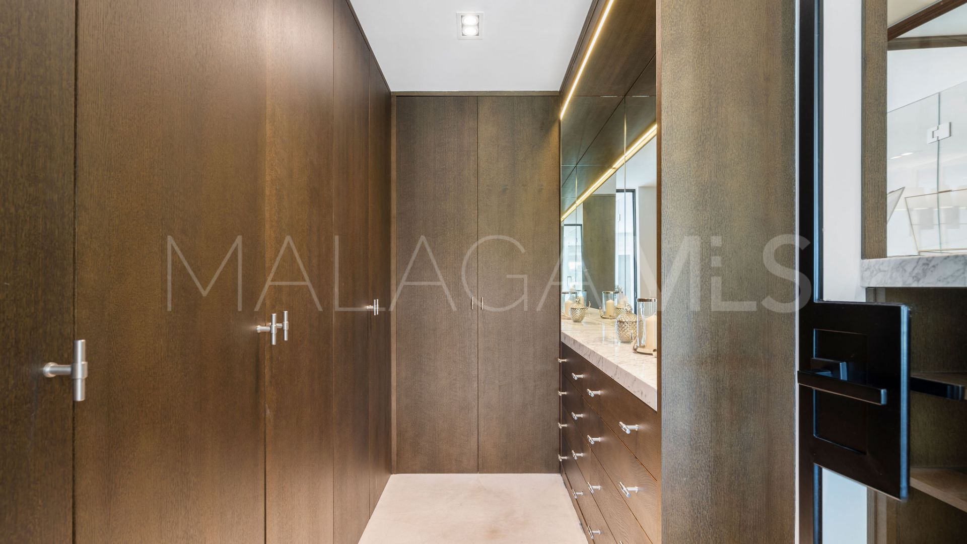 7 bedrooms villa for sale in Los Naranjos Golf
