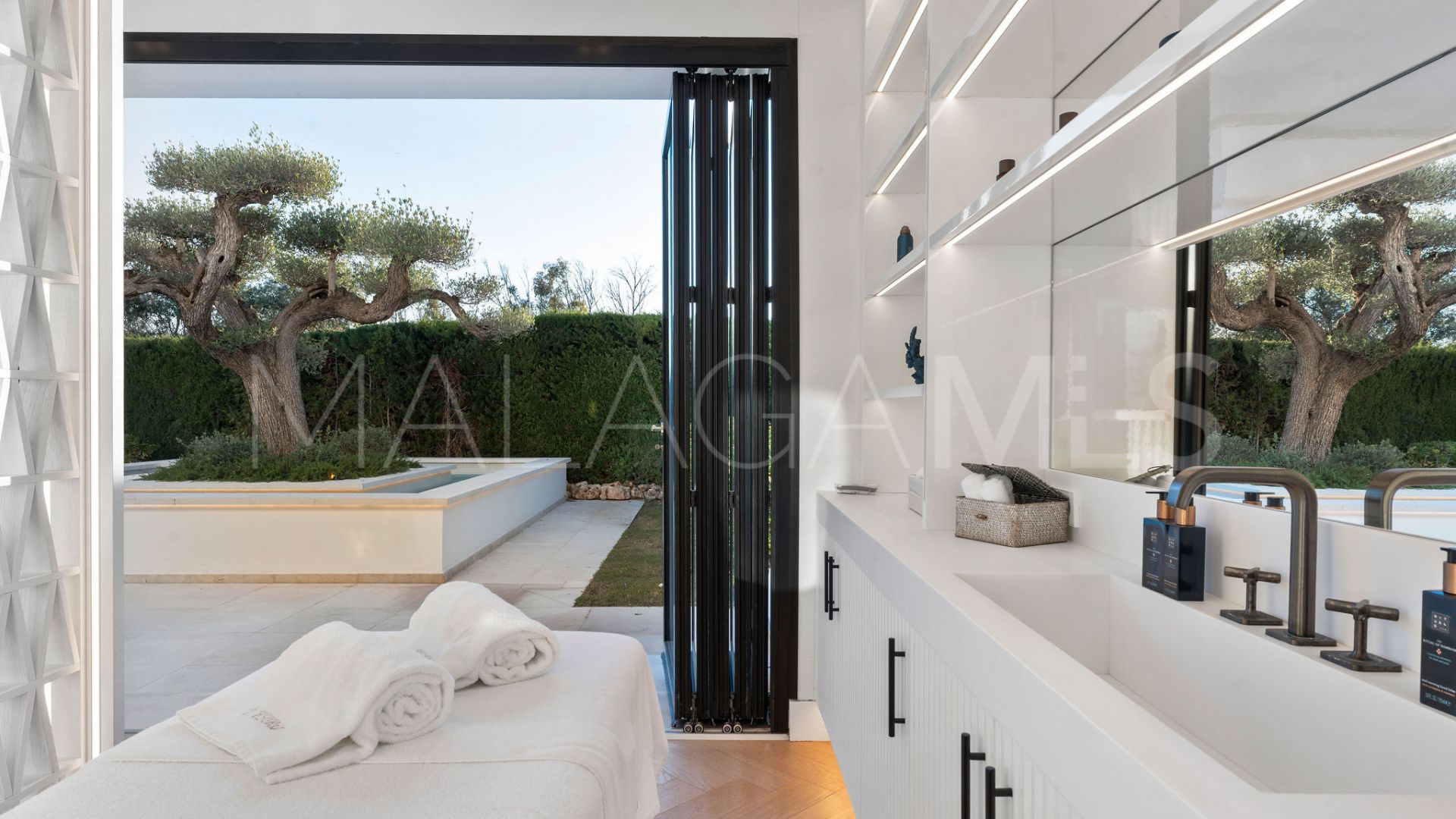 7 bedrooms villa for sale in Los Naranjos Golf