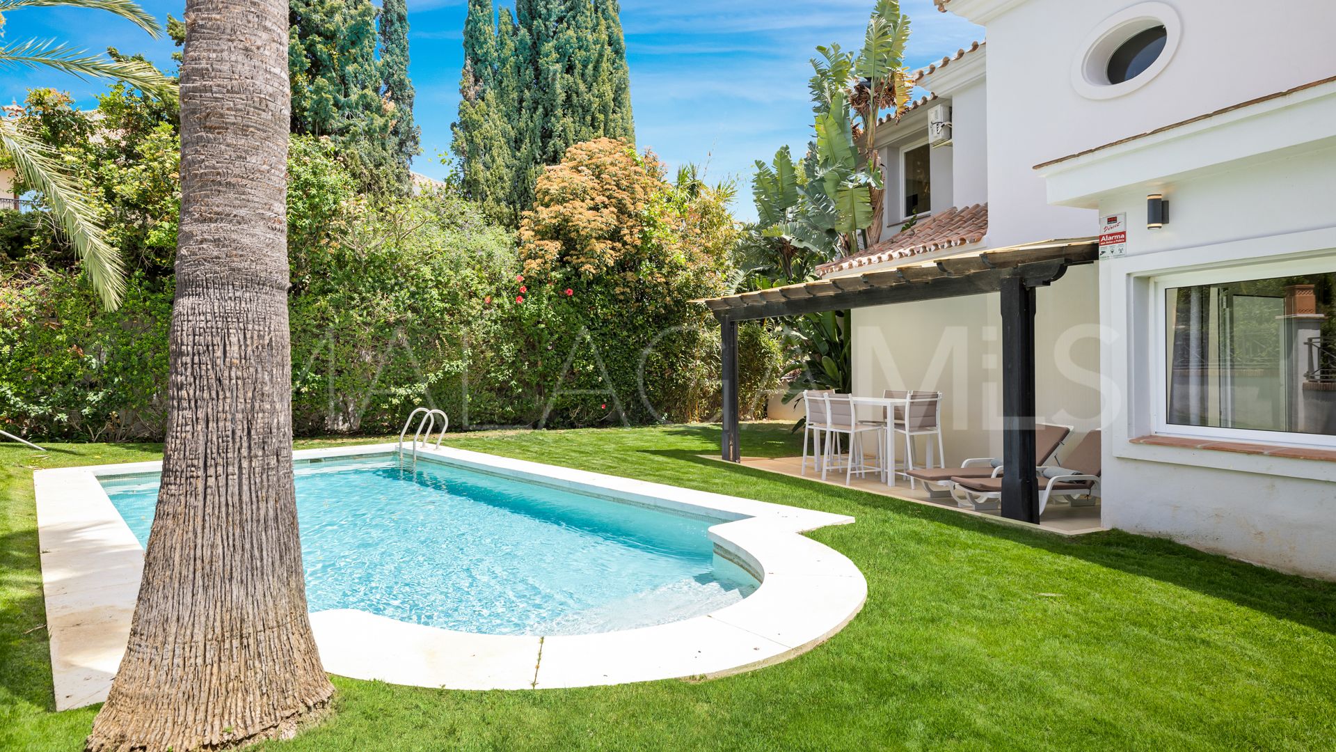 El Rosario villa for sale