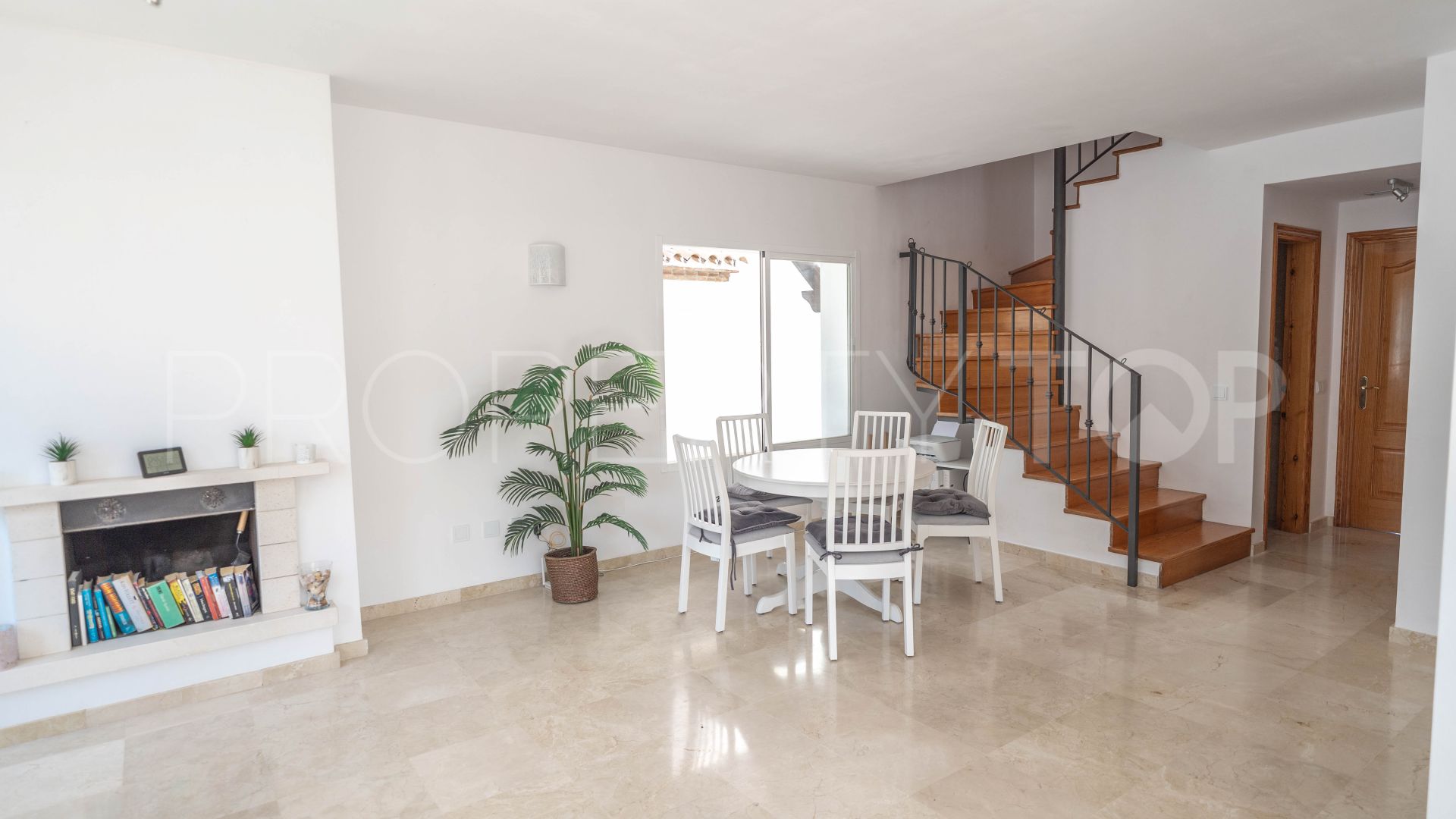 For sale penthouse with 3 bedrooms in Los Pinos de Aloha