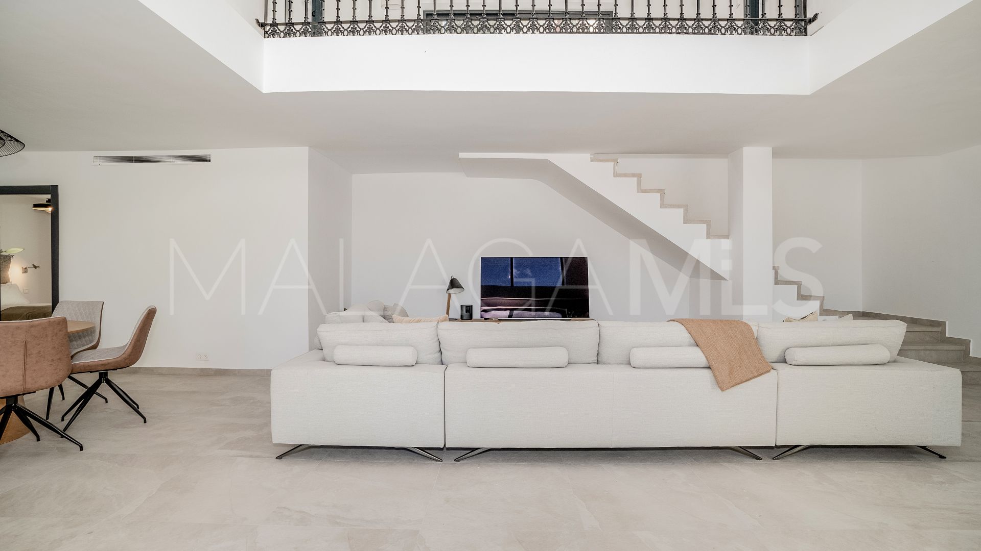 Villa for sale with 5 bedrooms in Paraiso Alto