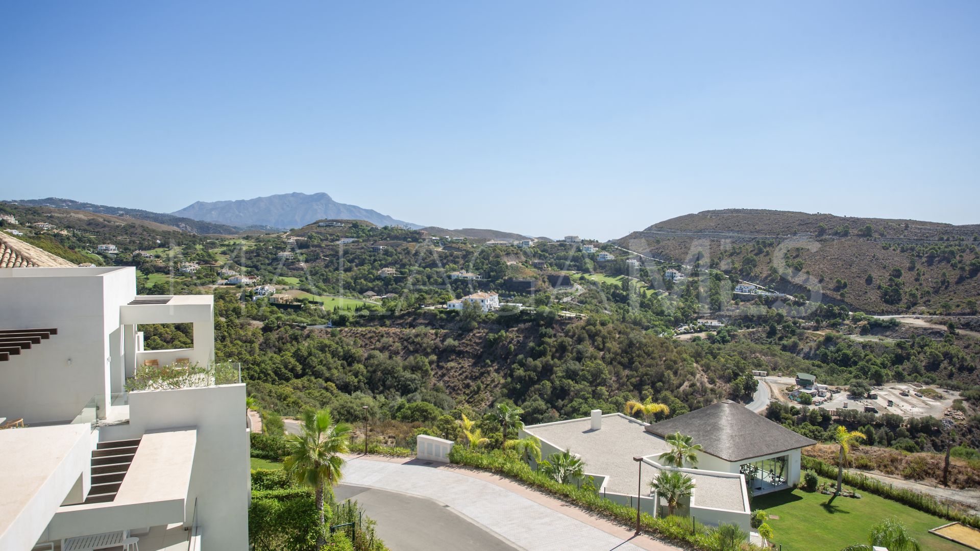 Penthouse for sale in Marbella Club Hills with 3 bedrooms