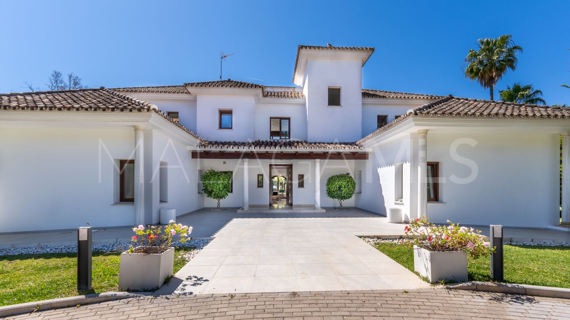Villa for sale in Guadalmina Baja