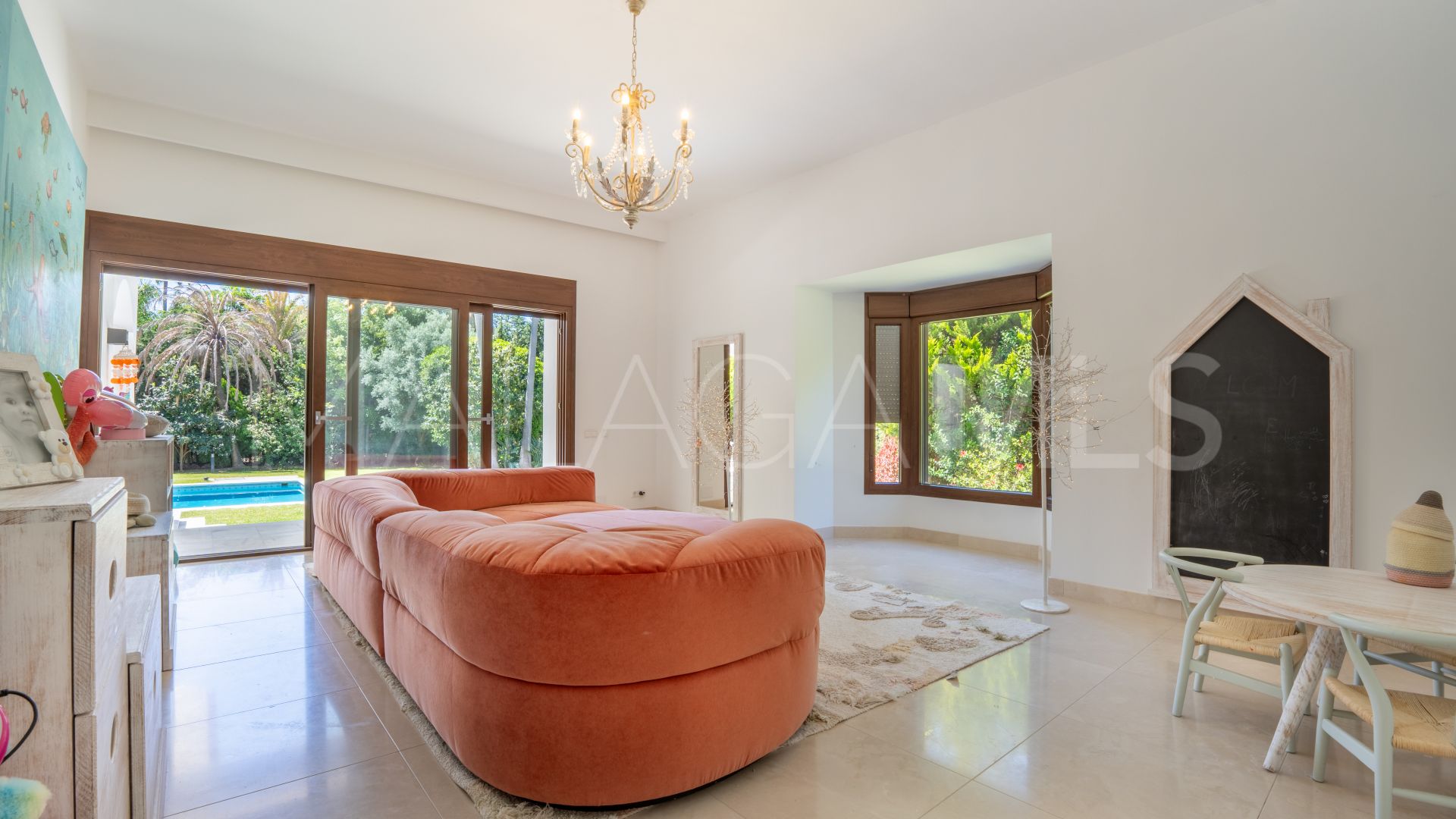 Villa for sale in Guadalmina Baja