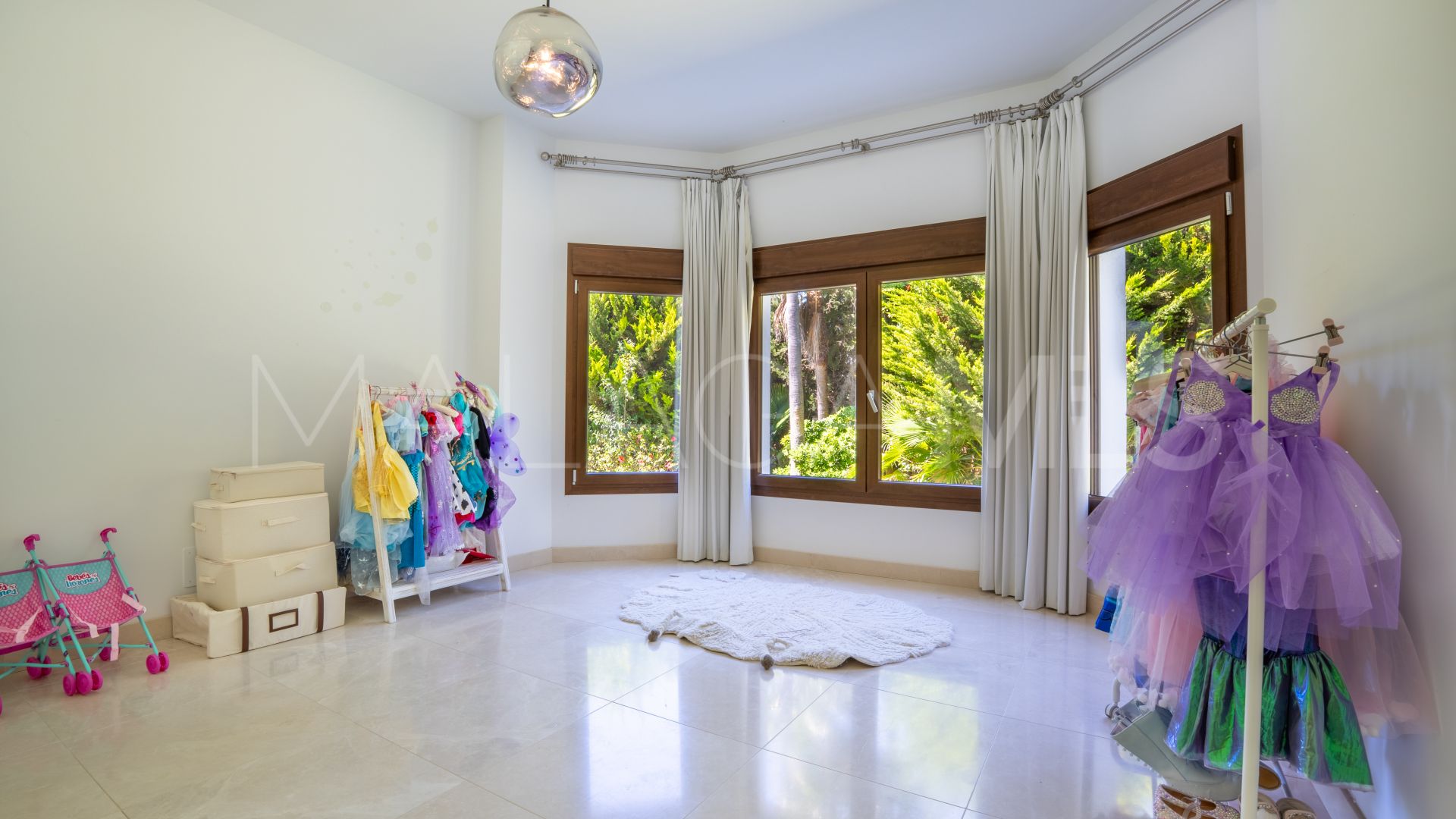Villa for sale in Guadalmina Baja