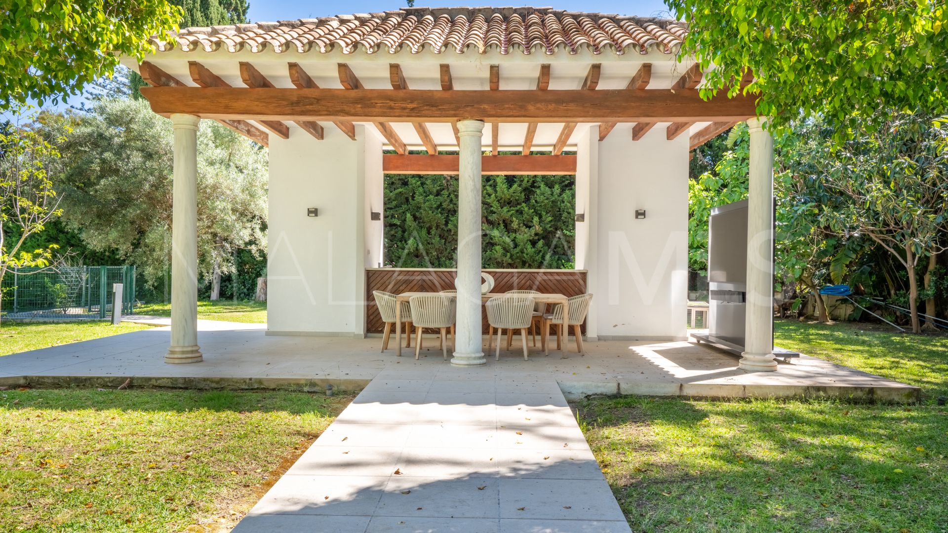 Villa for sale in Guadalmina Baja