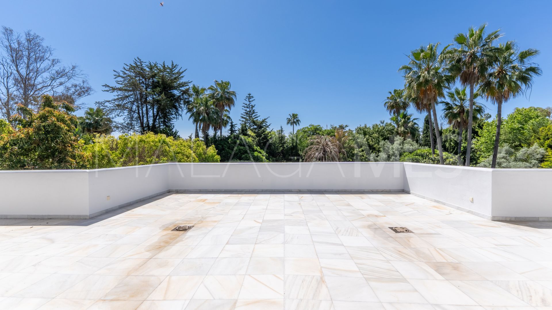 Villa for sale in Guadalmina Baja