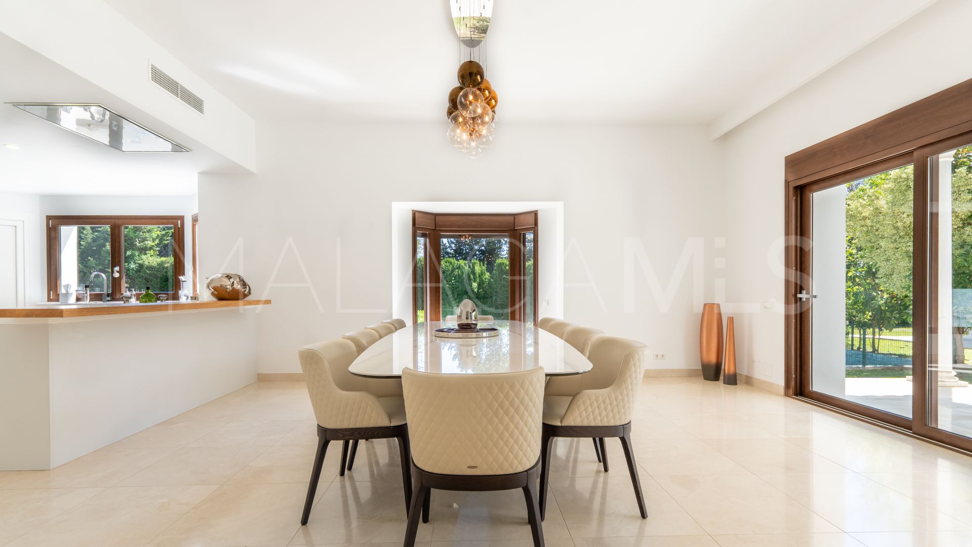 Villa for sale in Guadalmina Baja