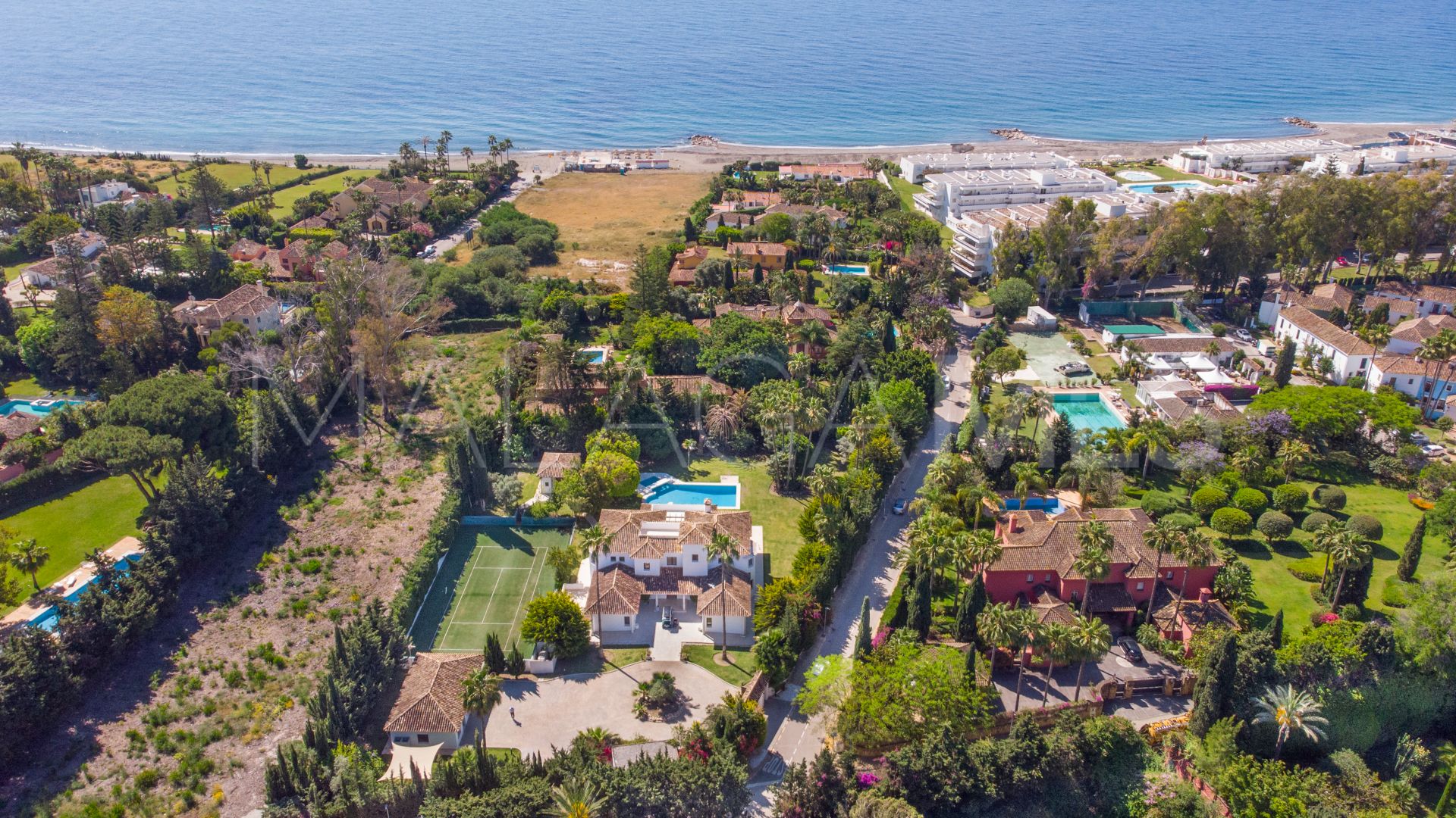 Villa for sale in Guadalmina Baja