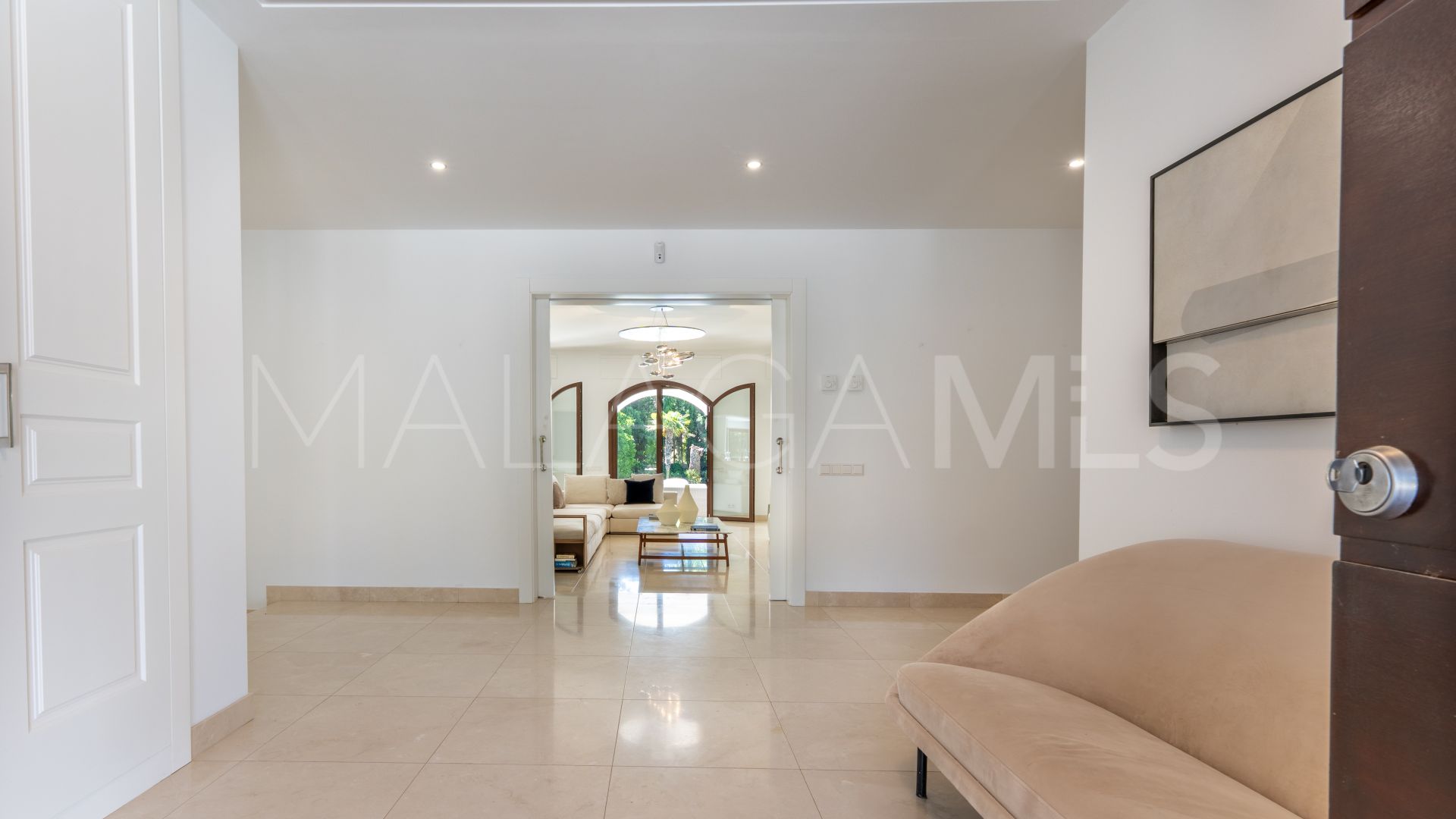 Villa for sale in Guadalmina Baja