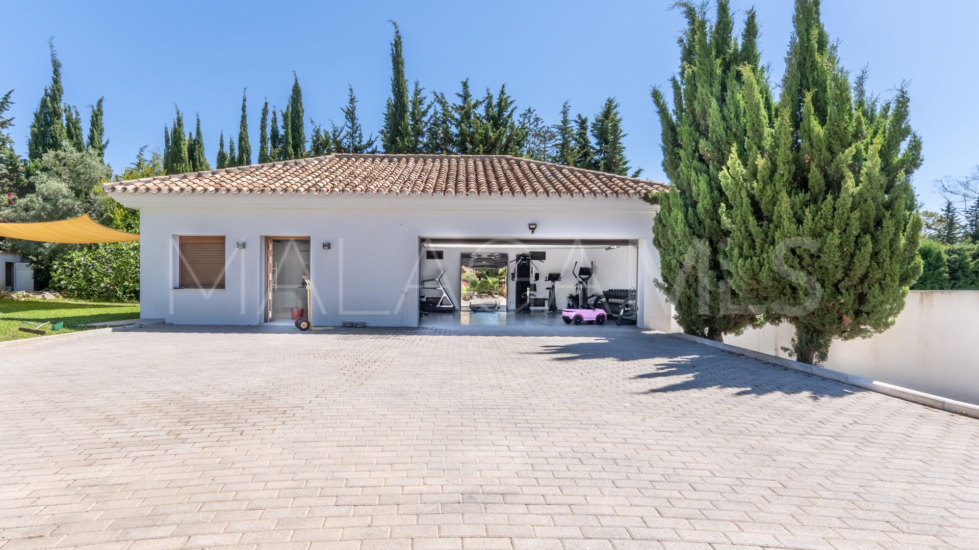 Villa for sale in Guadalmina Baja