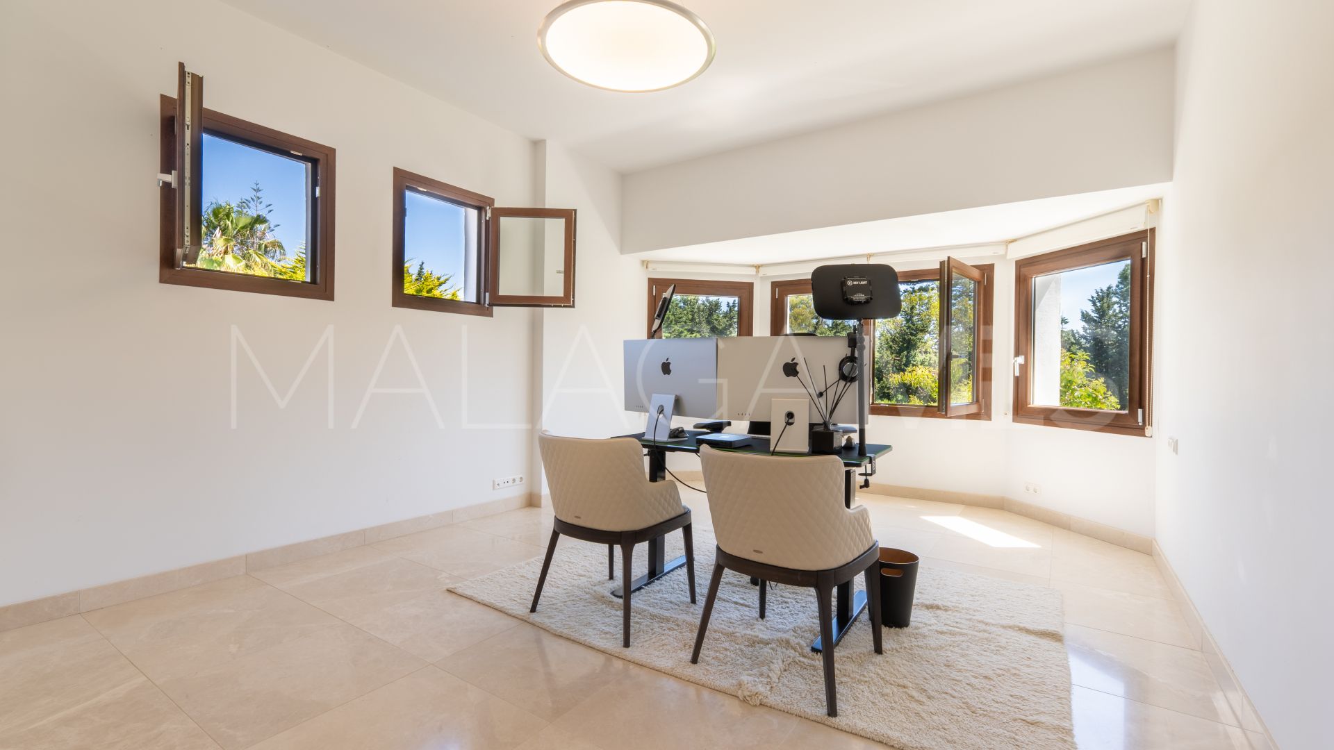 Villa for sale in Guadalmina Baja