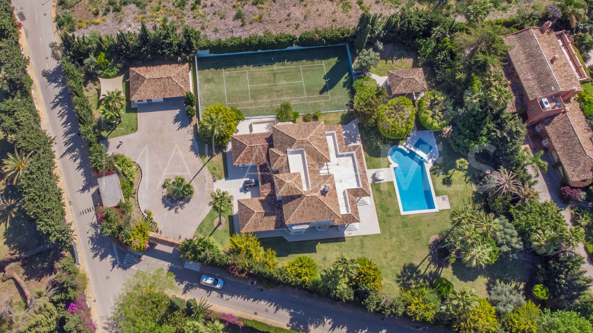 Villa for sale in Guadalmina Baja
