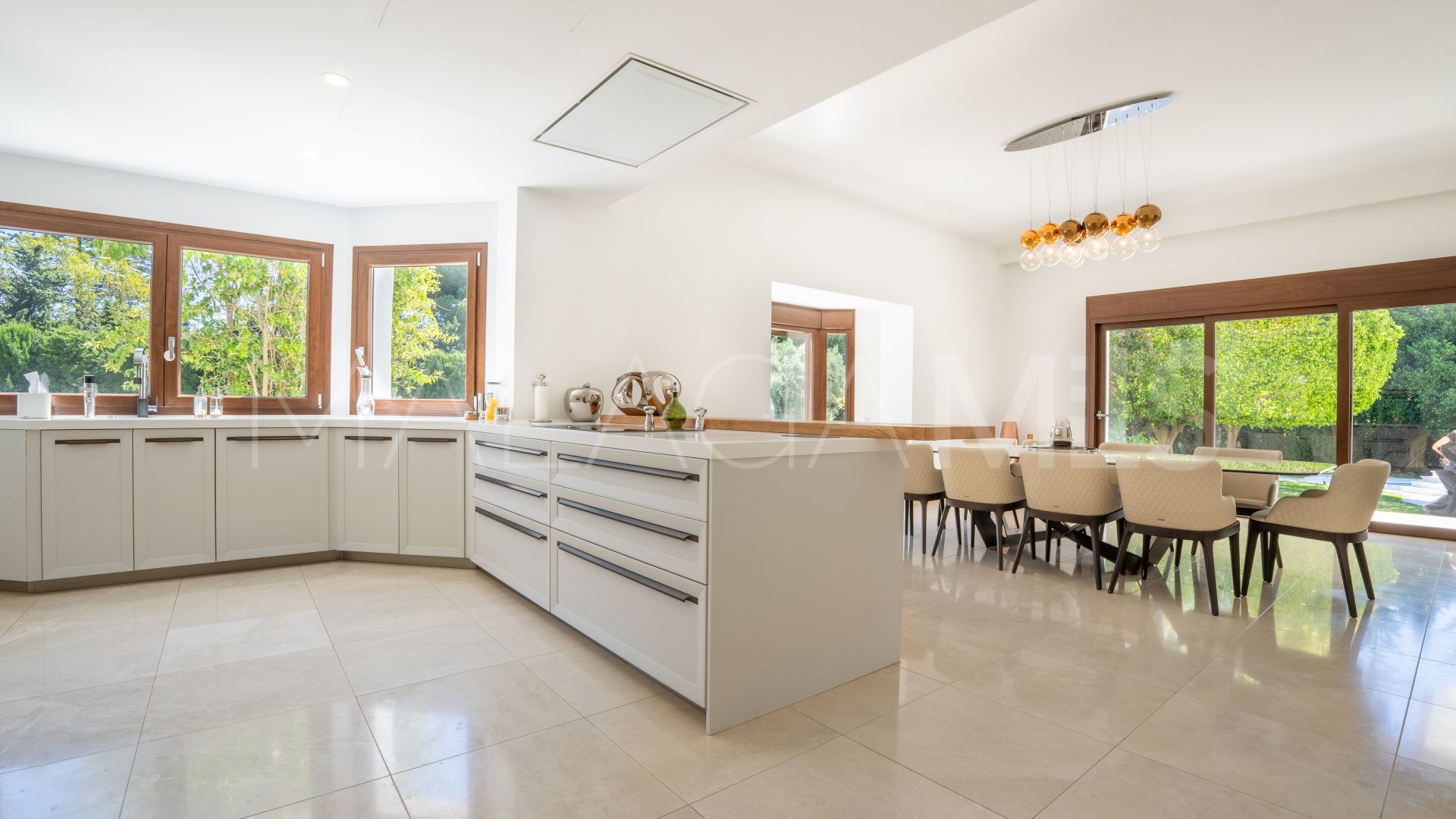 Villa for sale in Guadalmina Baja