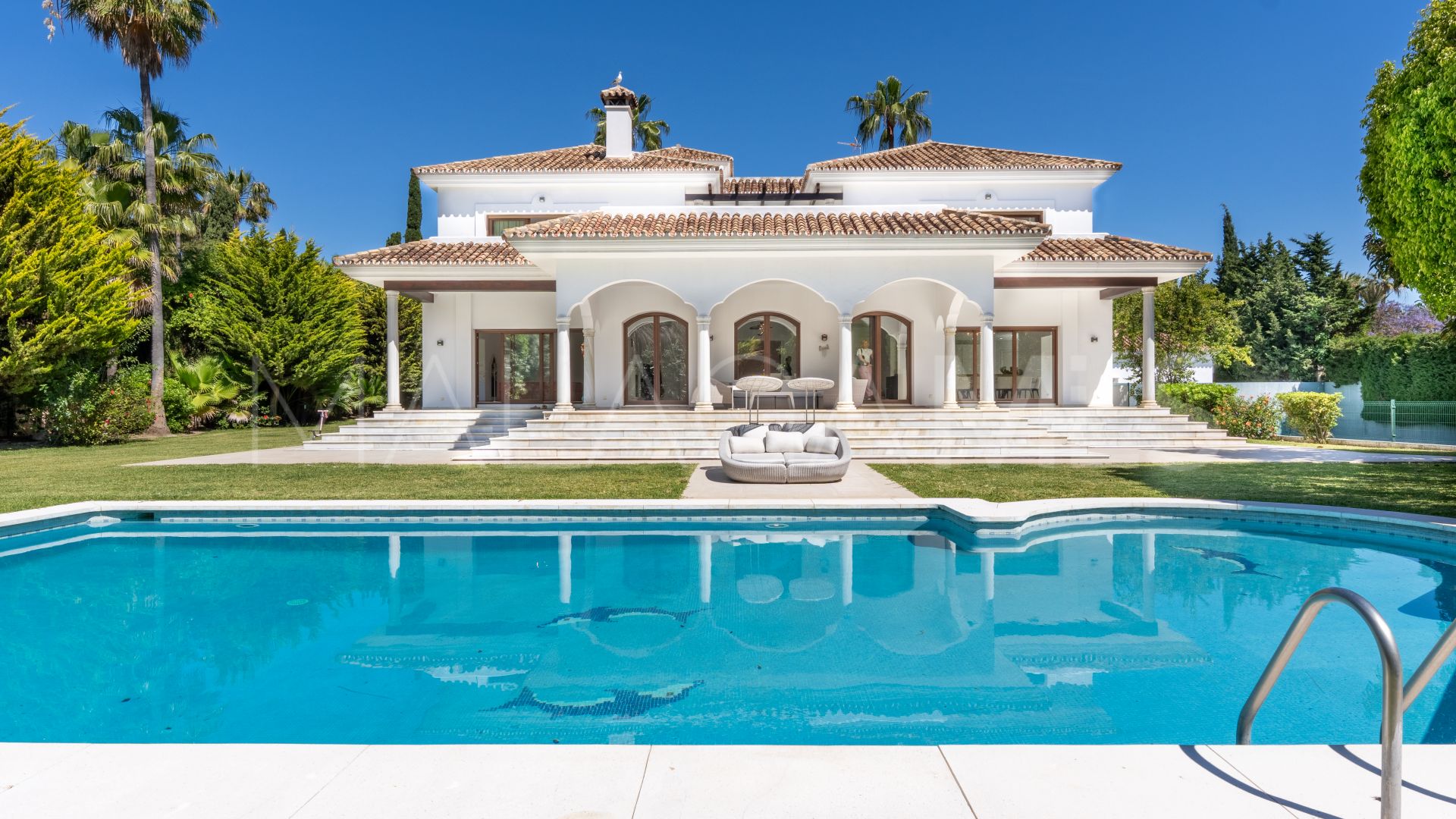 Villa for sale in Guadalmina Baja
