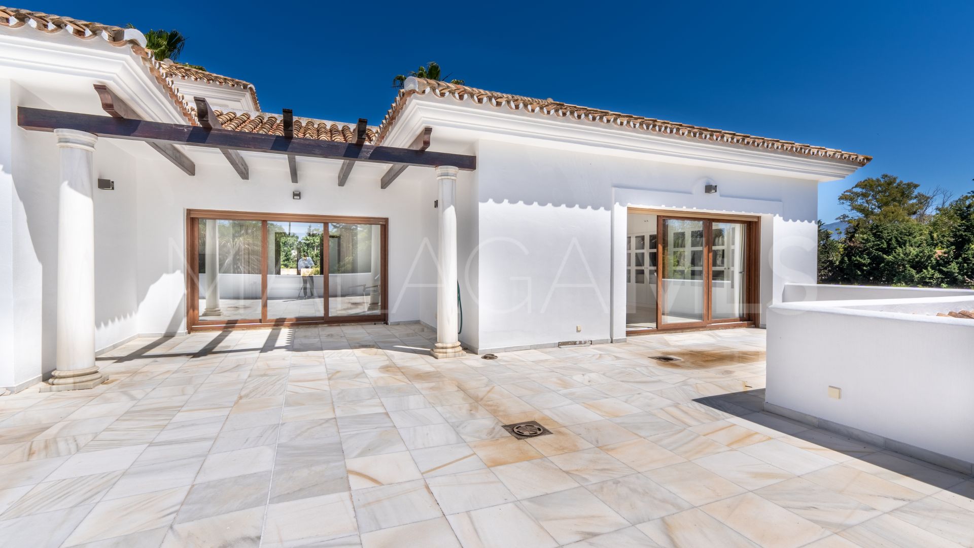 Villa for sale in Guadalmina Baja