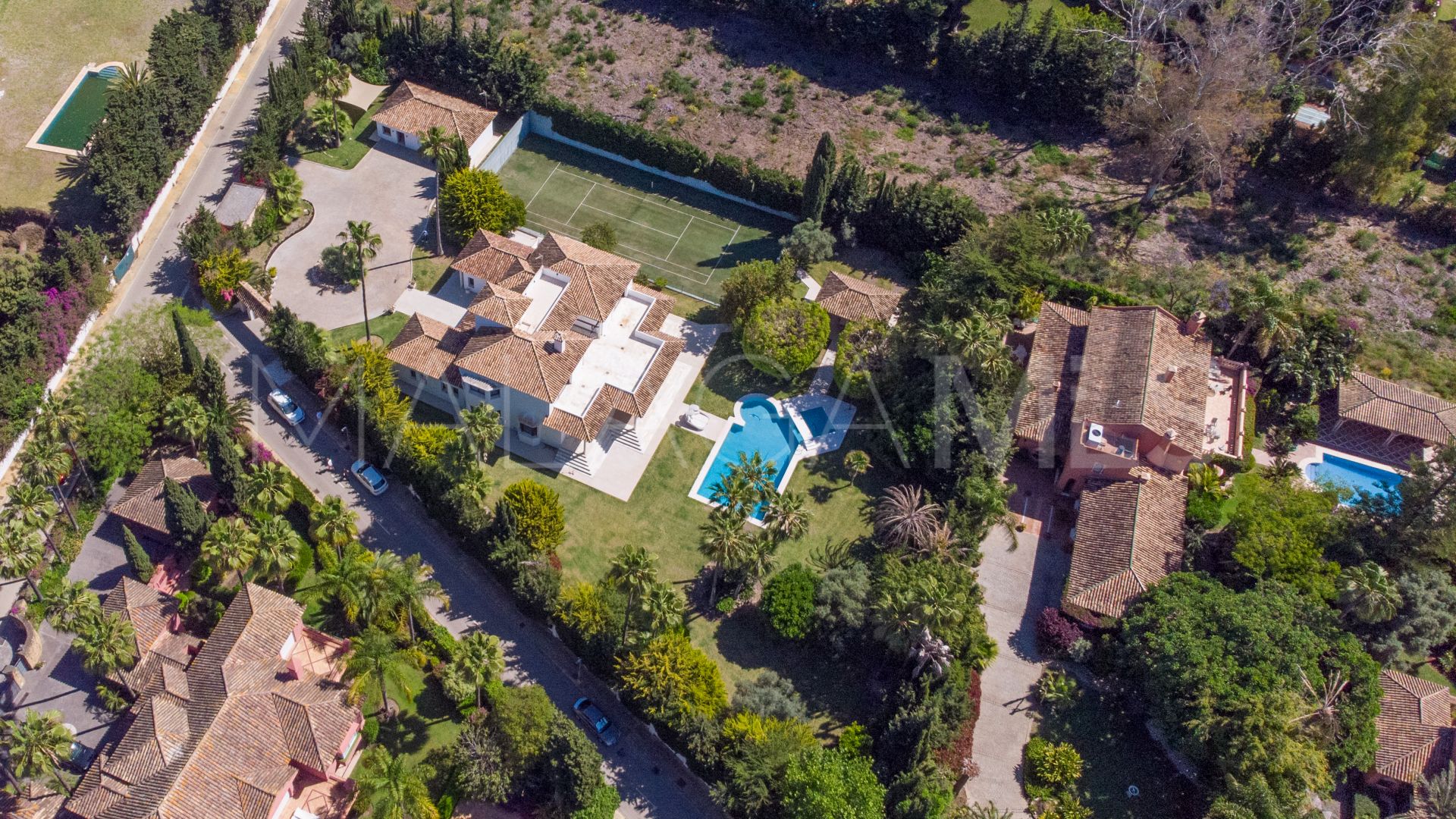 Villa for sale in Guadalmina Baja