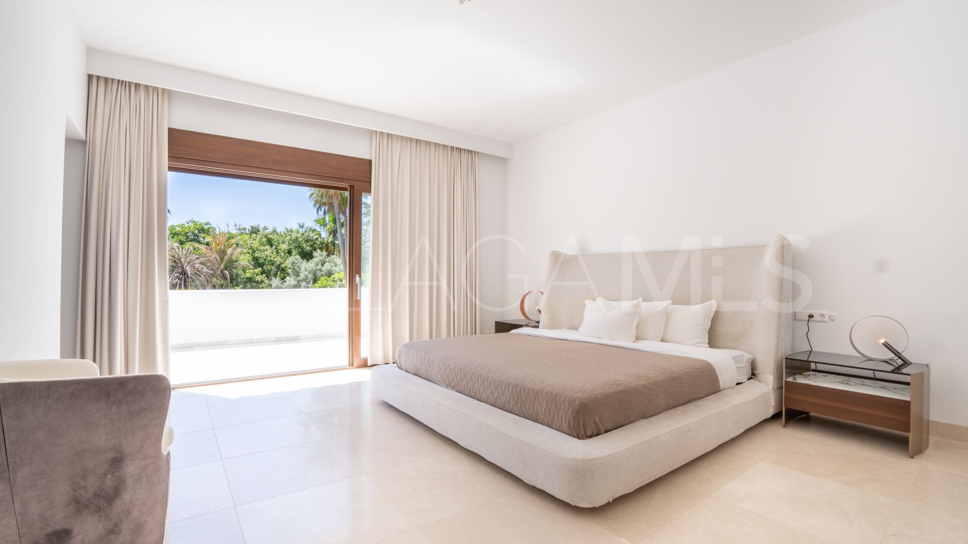 Villa for sale in Guadalmina Baja