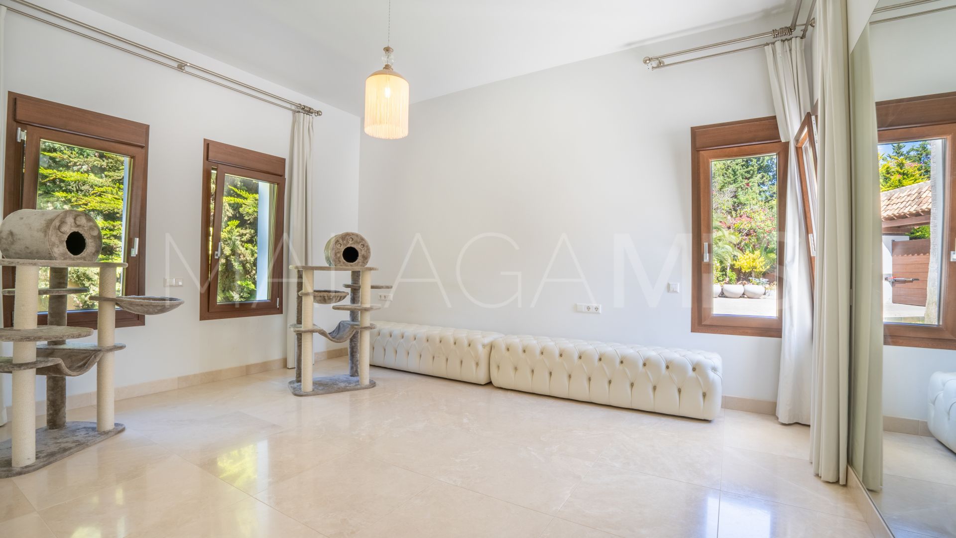 Villa for sale in Guadalmina Baja