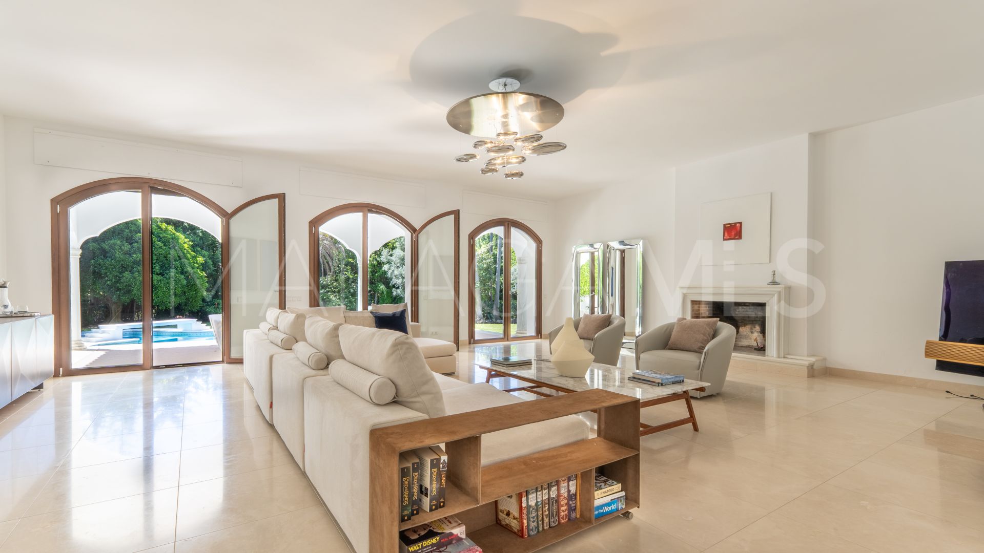 Villa for sale in Guadalmina Baja
