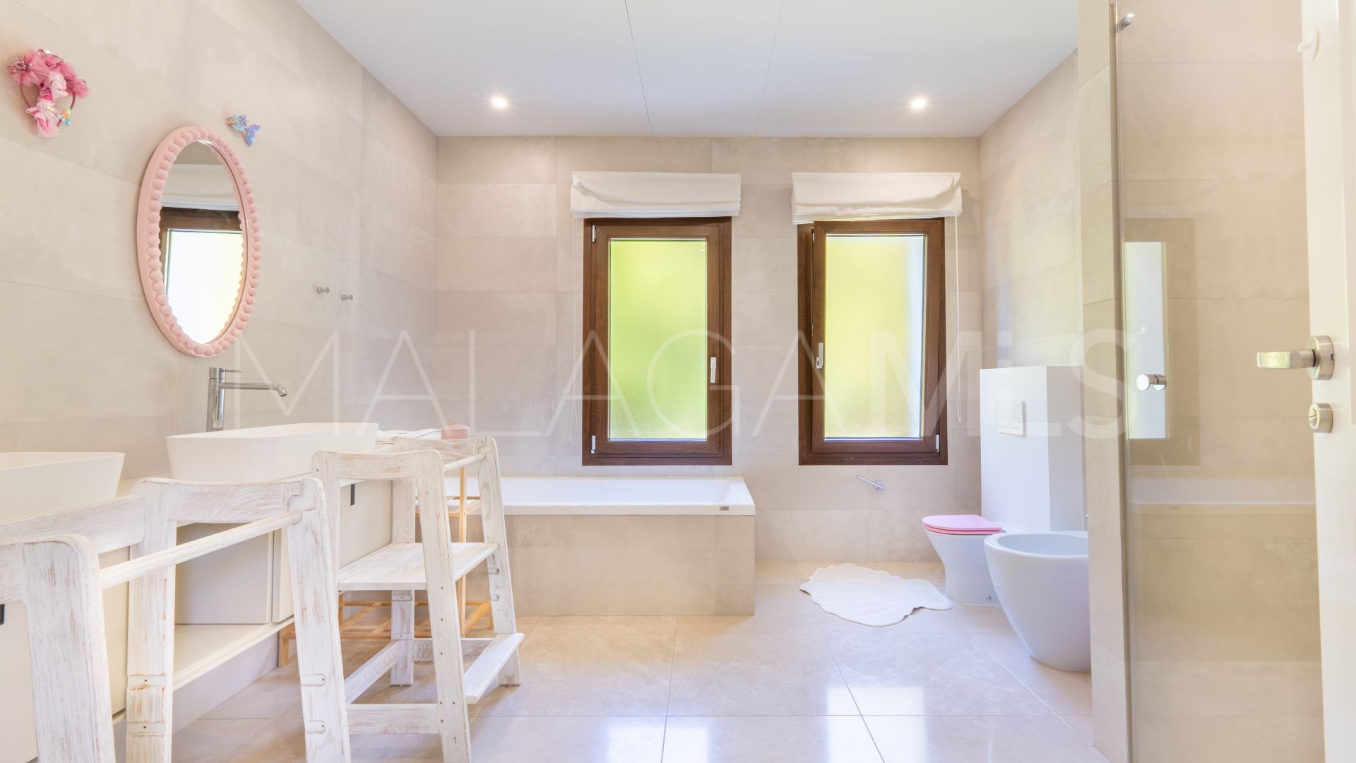 Villa for sale in Guadalmina Baja