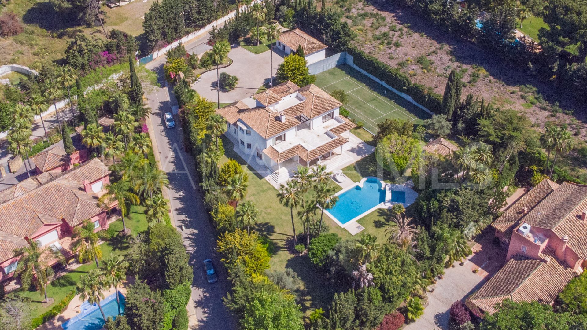 Villa for sale in Guadalmina Baja