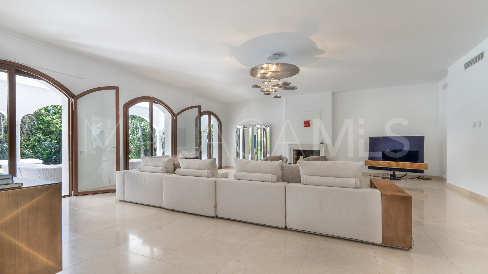 Villa for sale in Guadalmina Baja