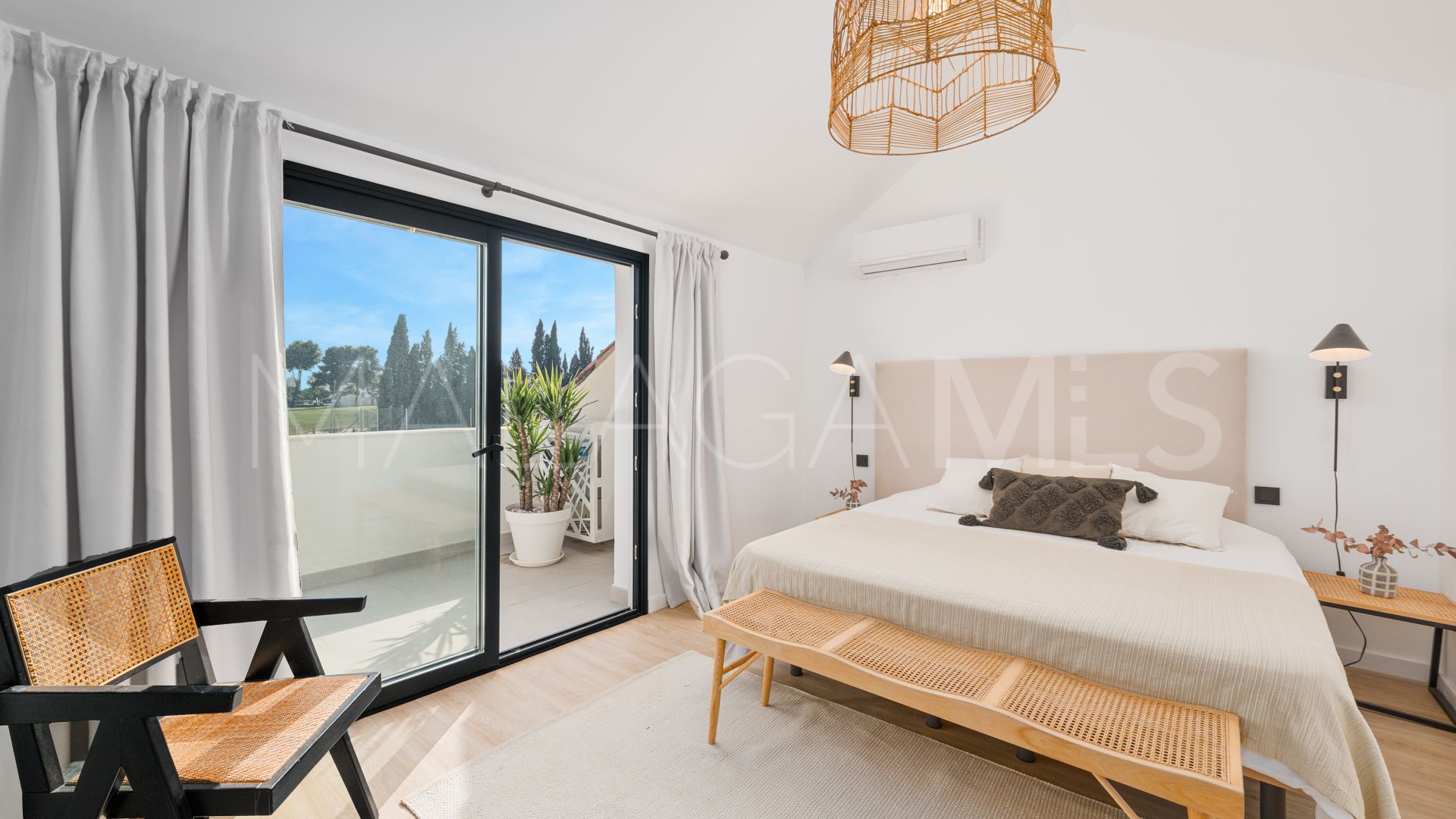 Maison de ville for sale in Los Pinos de Aloha