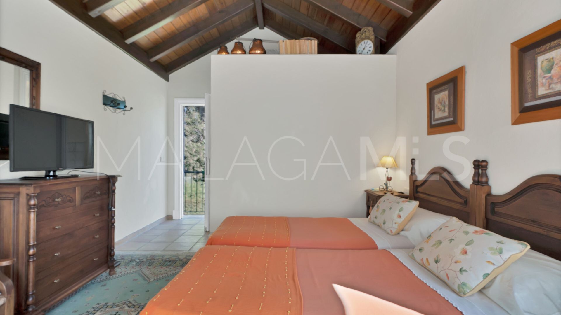 Villa for sale in Las Brisas