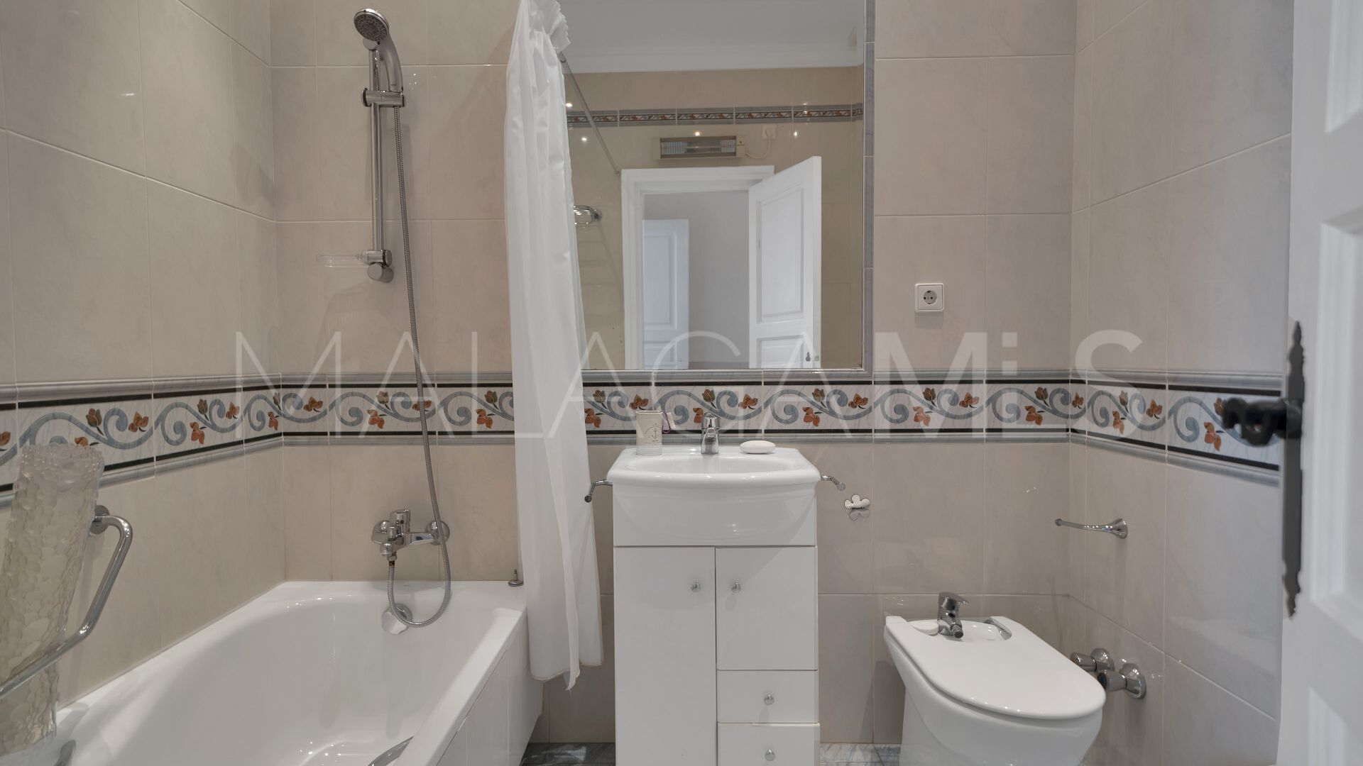 Villa for sale in Las Brisas