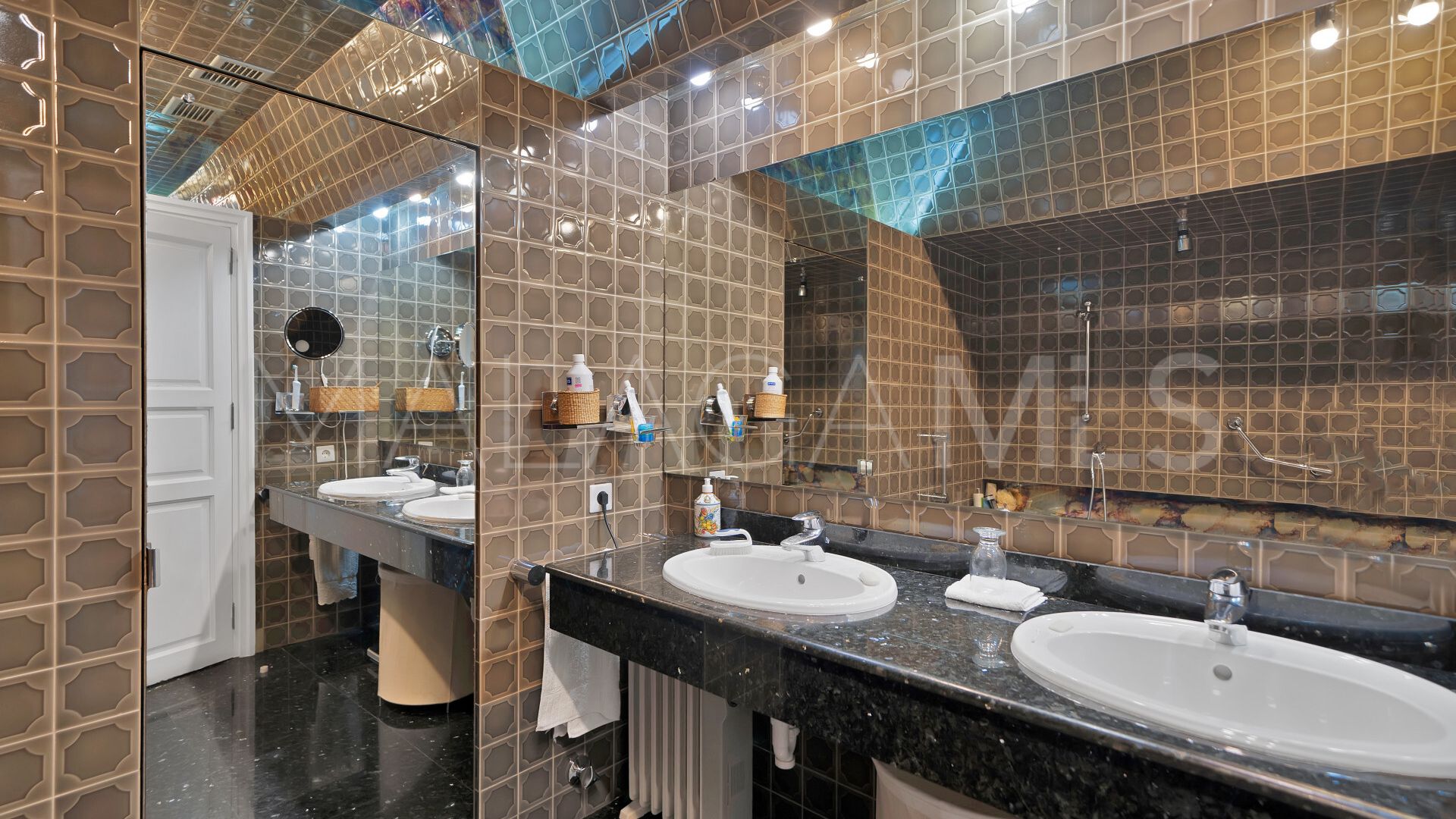 Villa for sale in Las Brisas