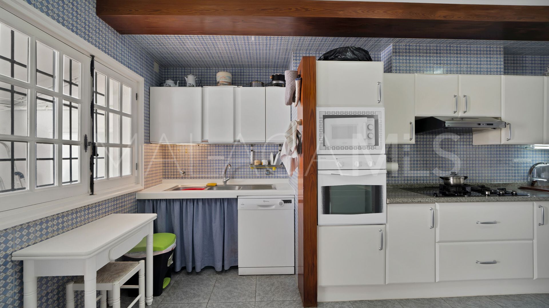 Villa for sale in Las Brisas