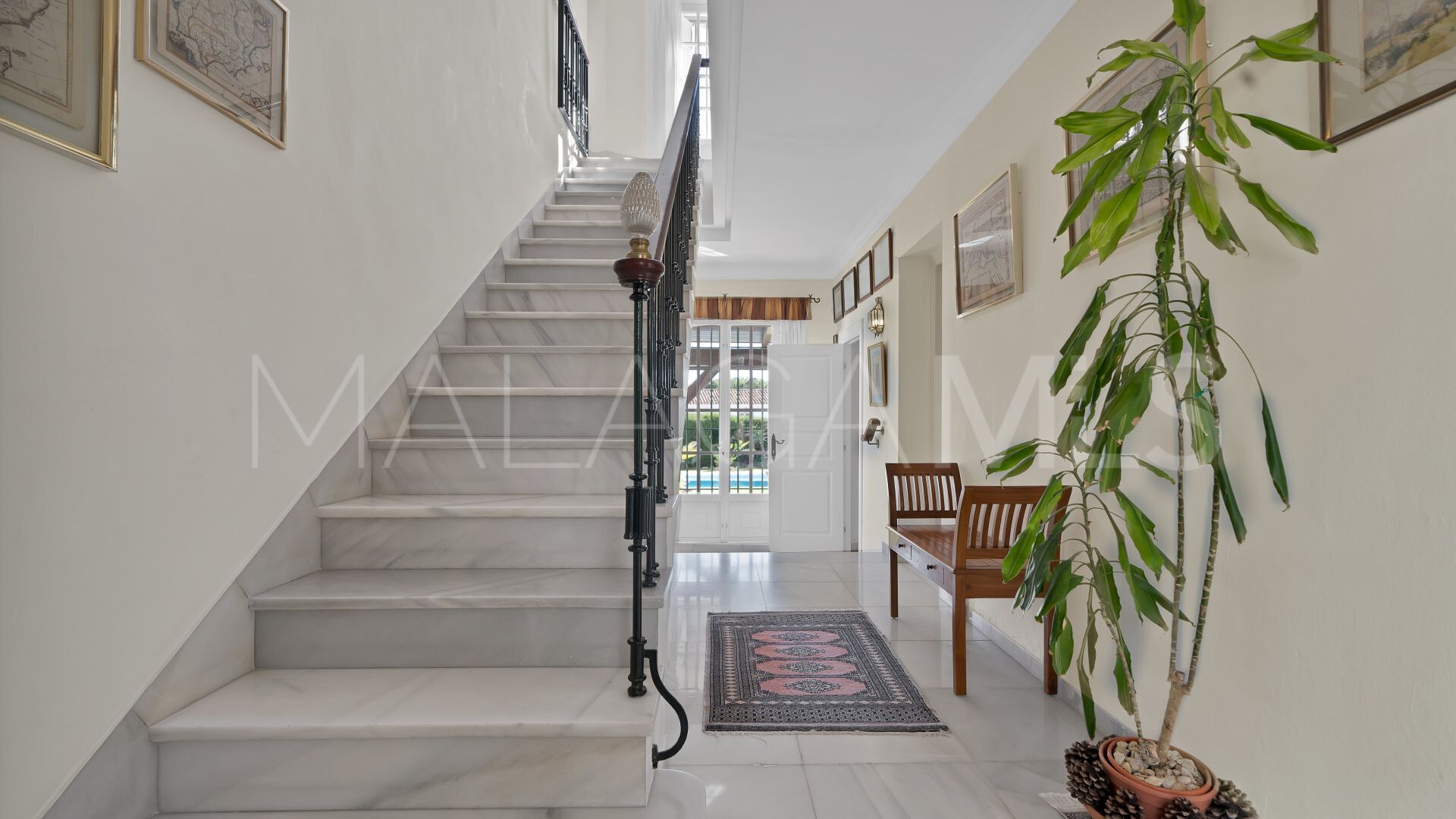 Villa for sale in Las Brisas