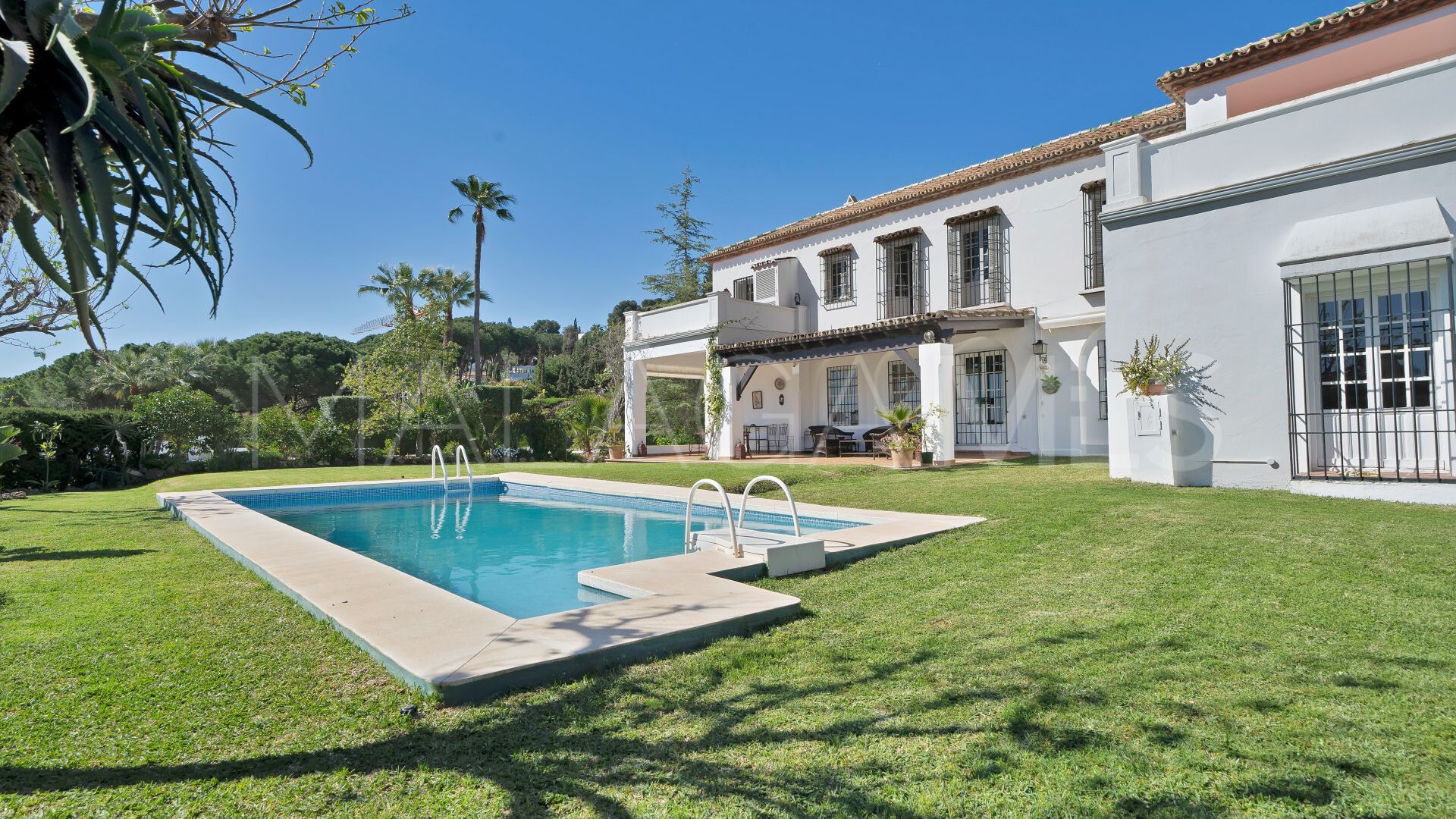 Villa for sale in Las Brisas