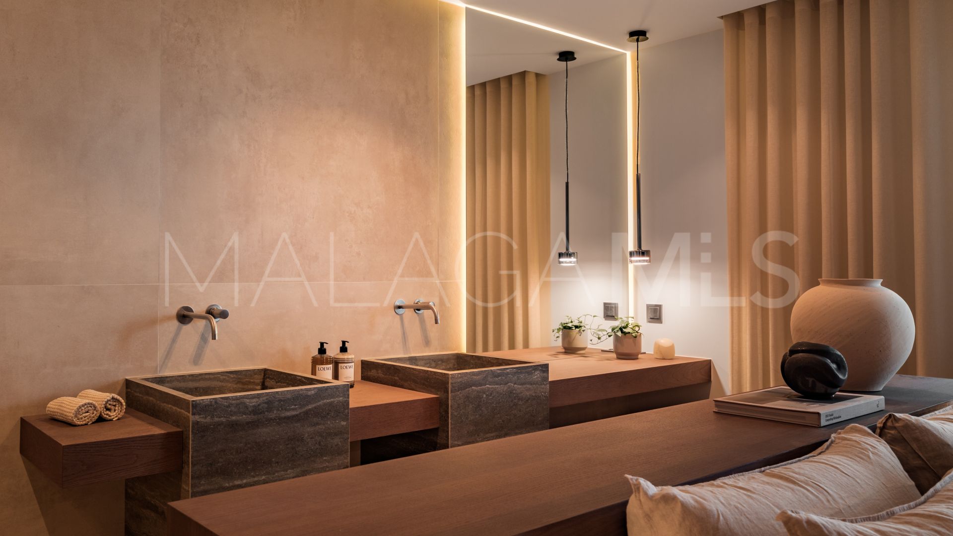 Buy adosado in Altos de Aloha with 3 bedrooms