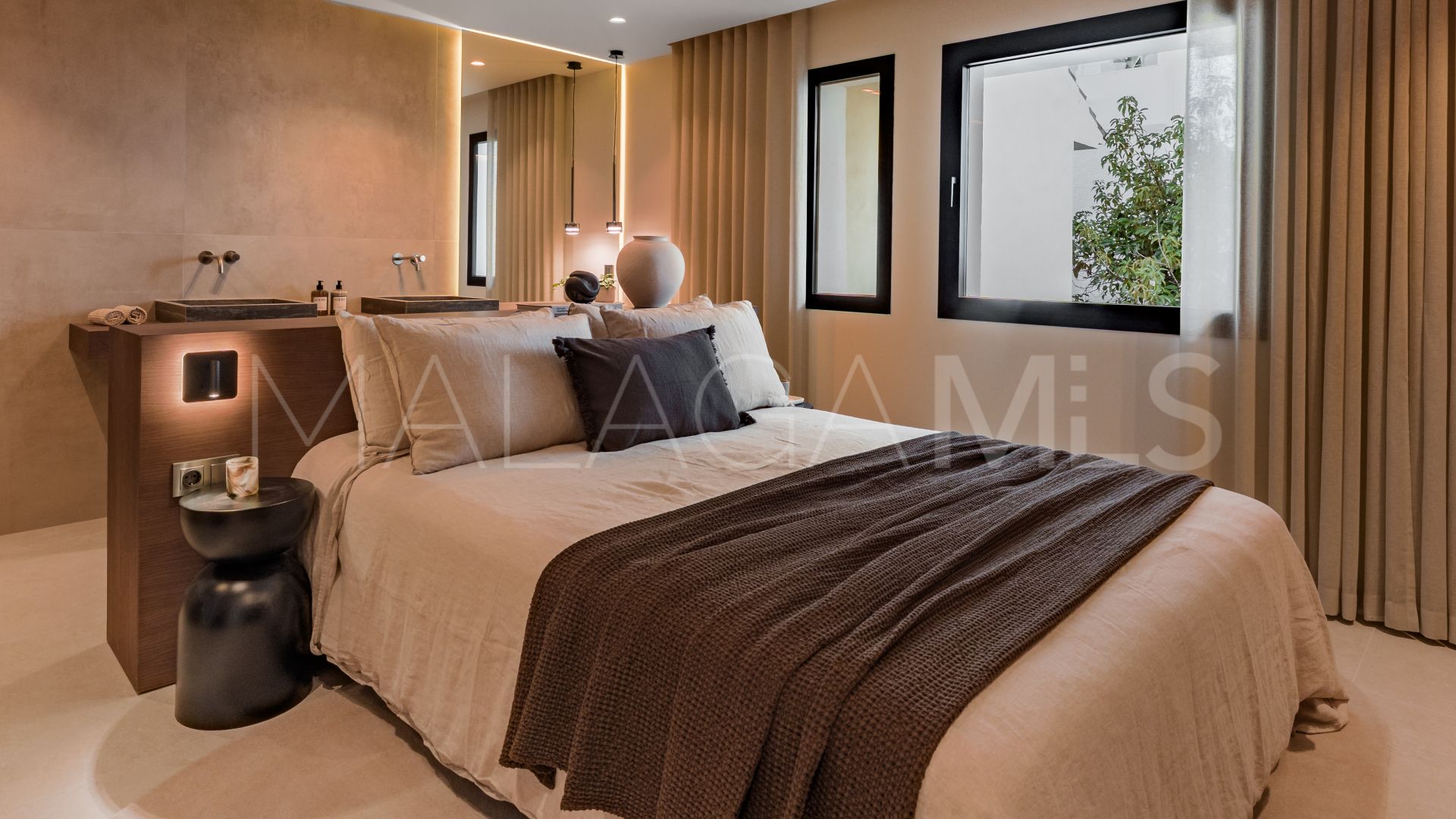 Buy adosado in Altos de Aloha with 3 bedrooms