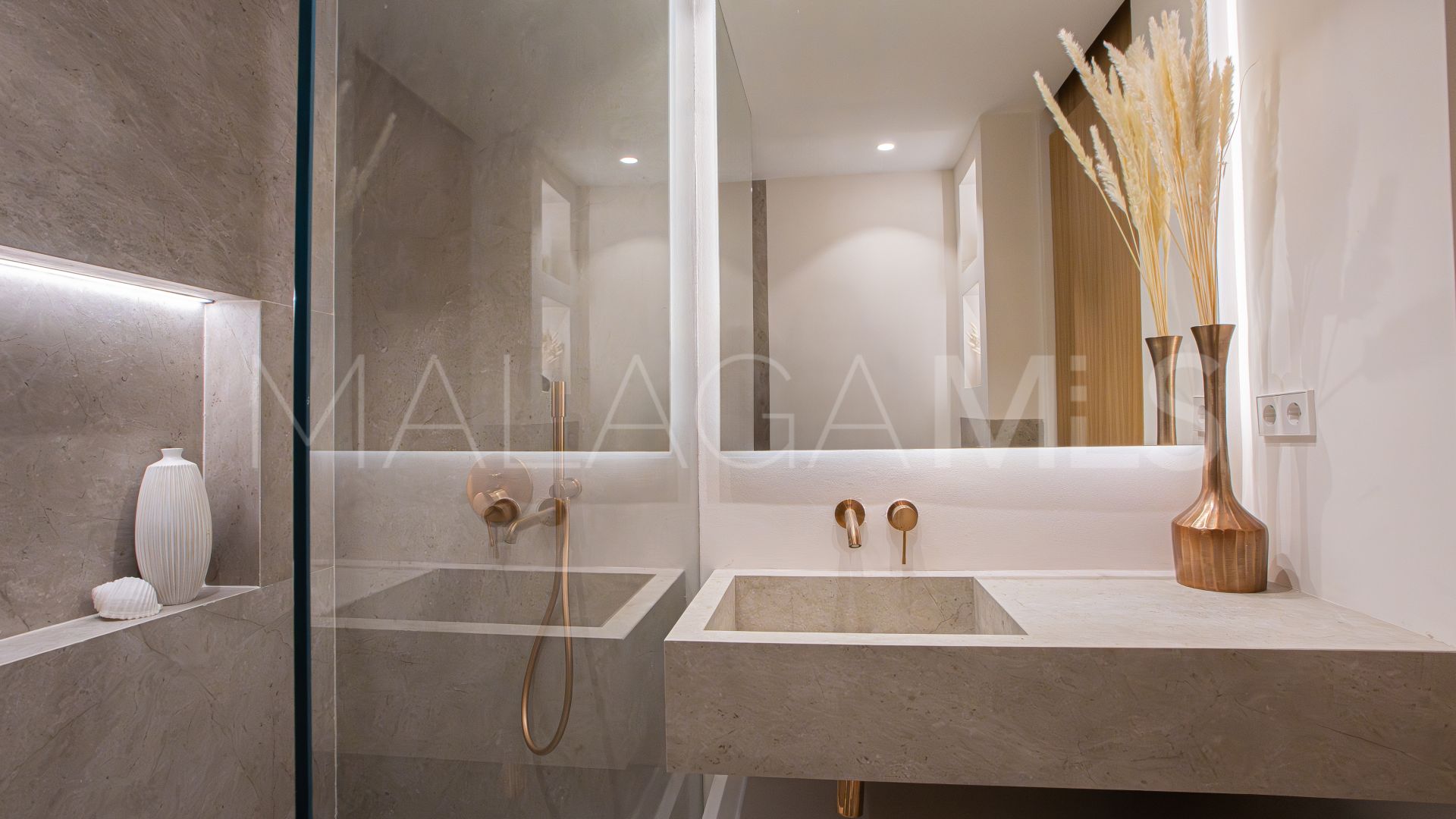 Zweistöckiges penthouse for sale in Aloha Gardens