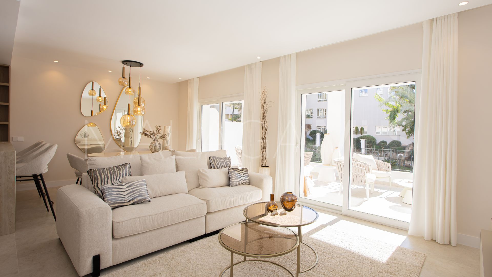 Zweistöckiges penthouse for sale in Aloha Gardens