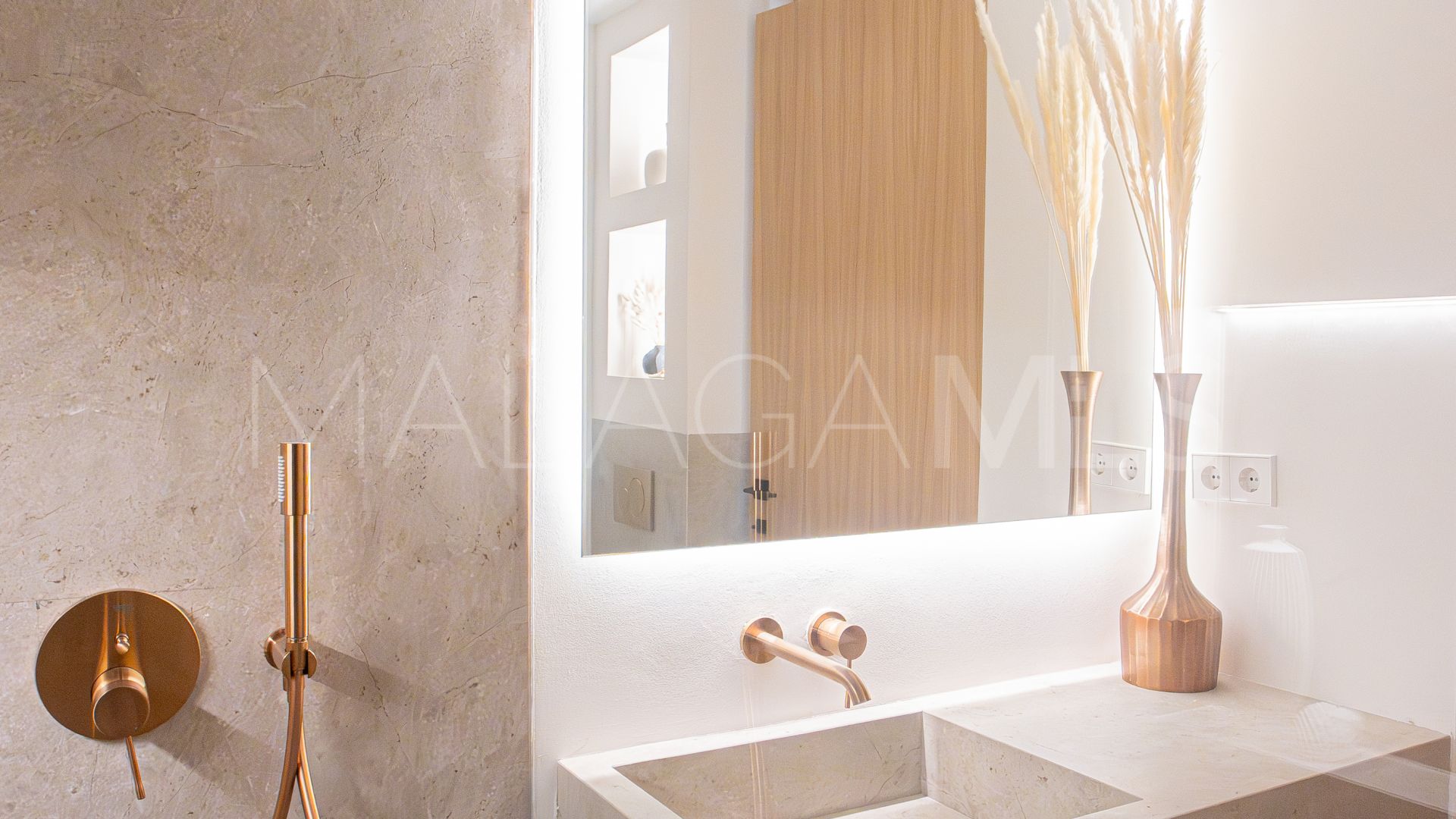 Zweistöckiges penthouse for sale in Aloha Gardens