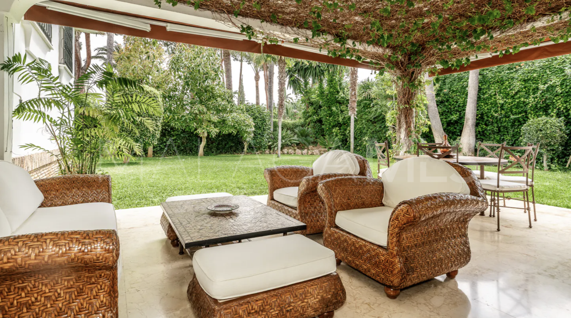 Villa for sale in Los Monteros Playa