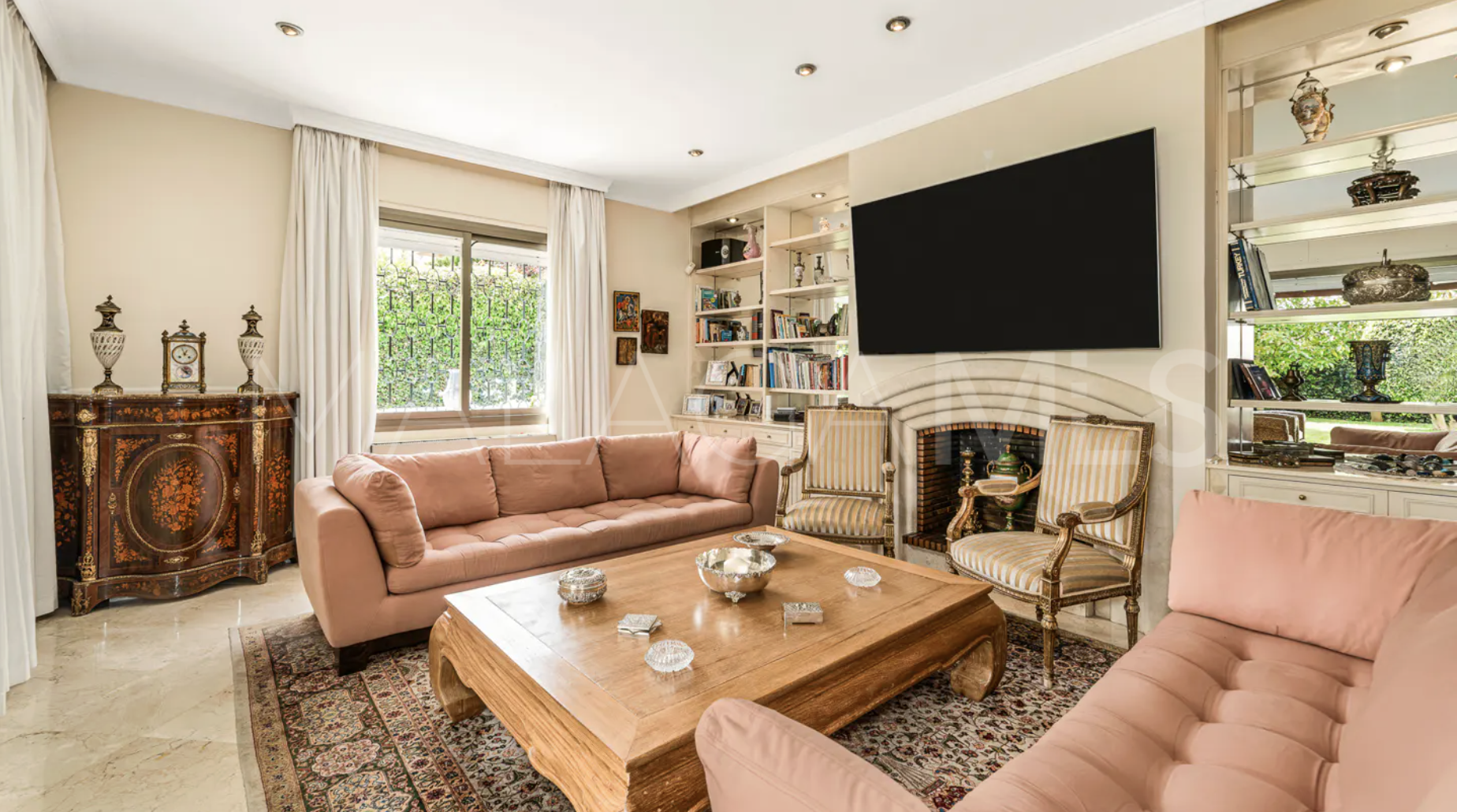 Villa for sale in Los Monteros Playa