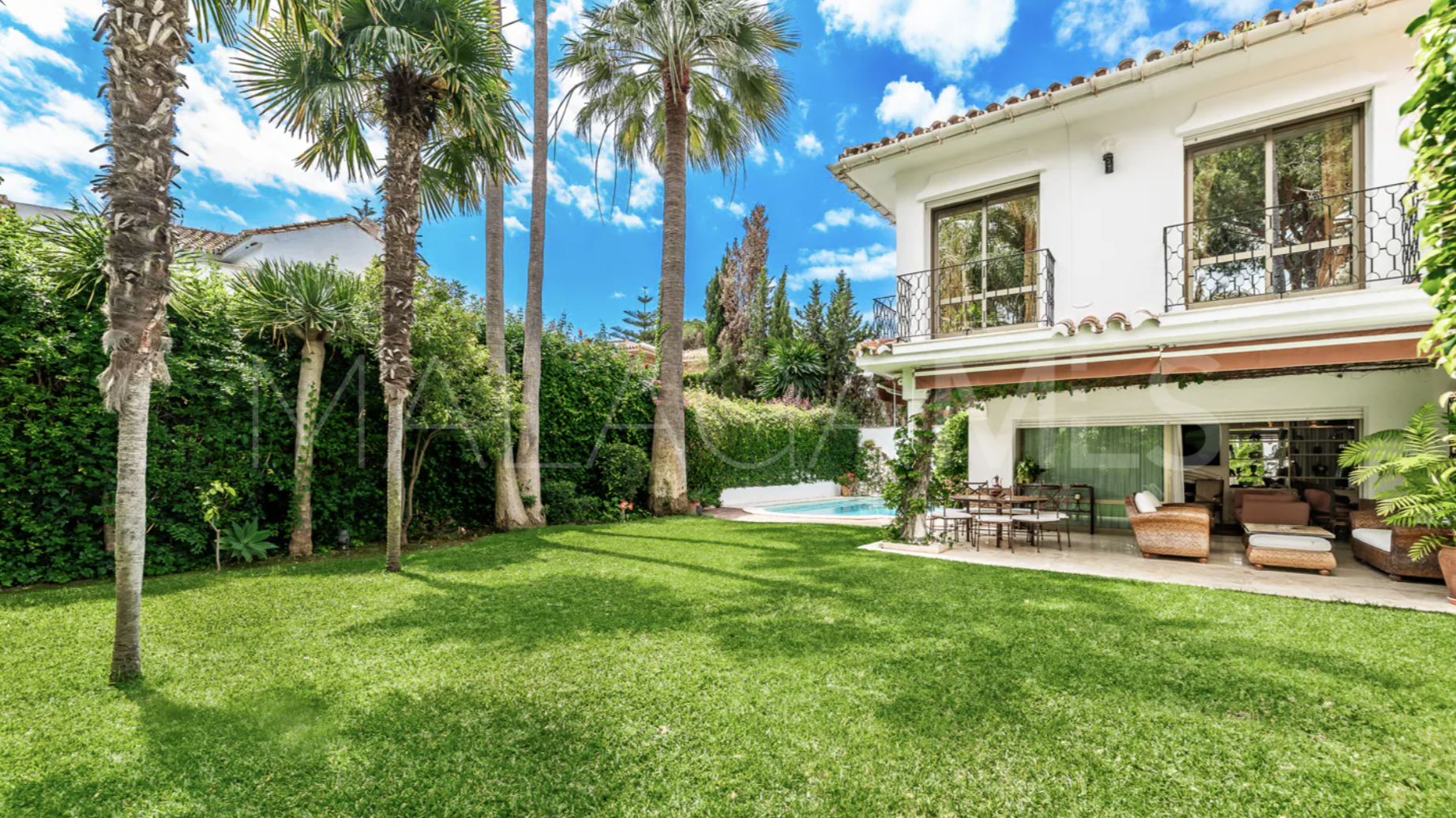 Villa for sale in Los Monteros Playa