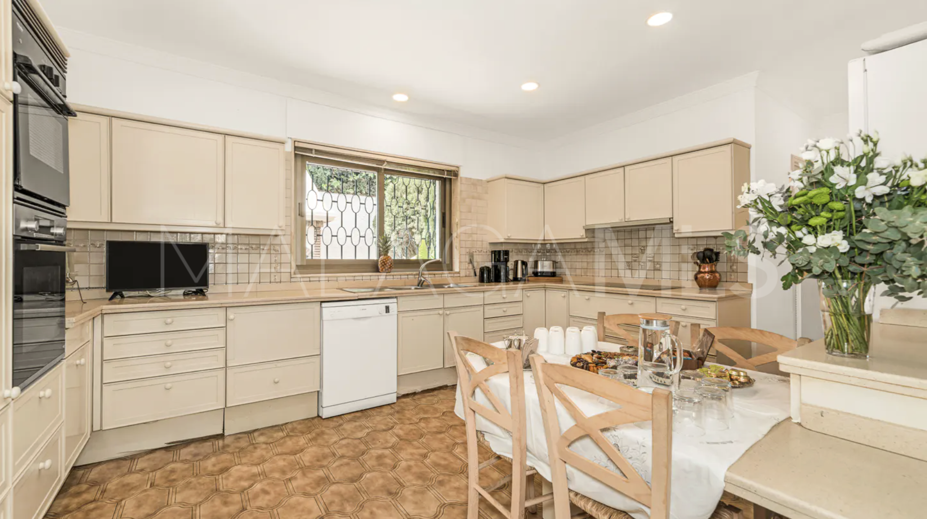 Villa for sale in Los Monteros Playa