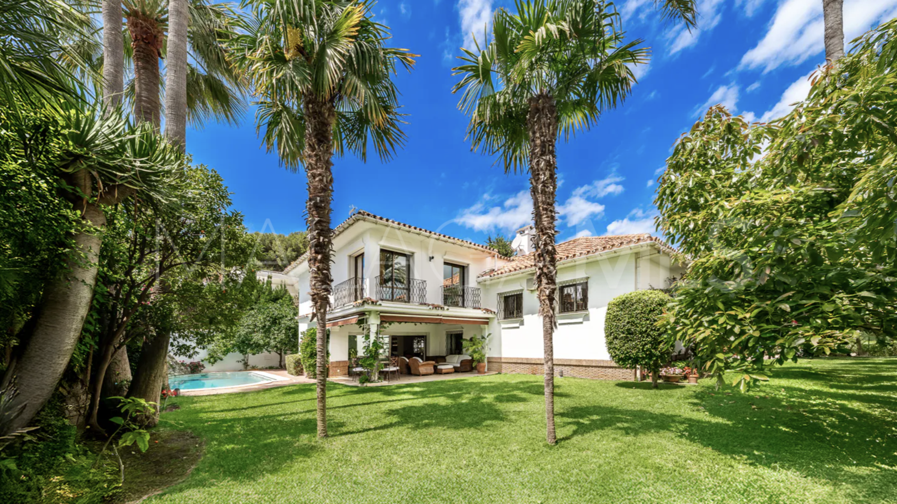 Villa for sale in Los Monteros Playa