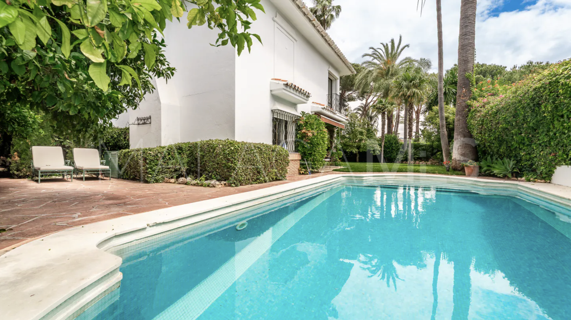 Villa for sale in Los Monteros Playa