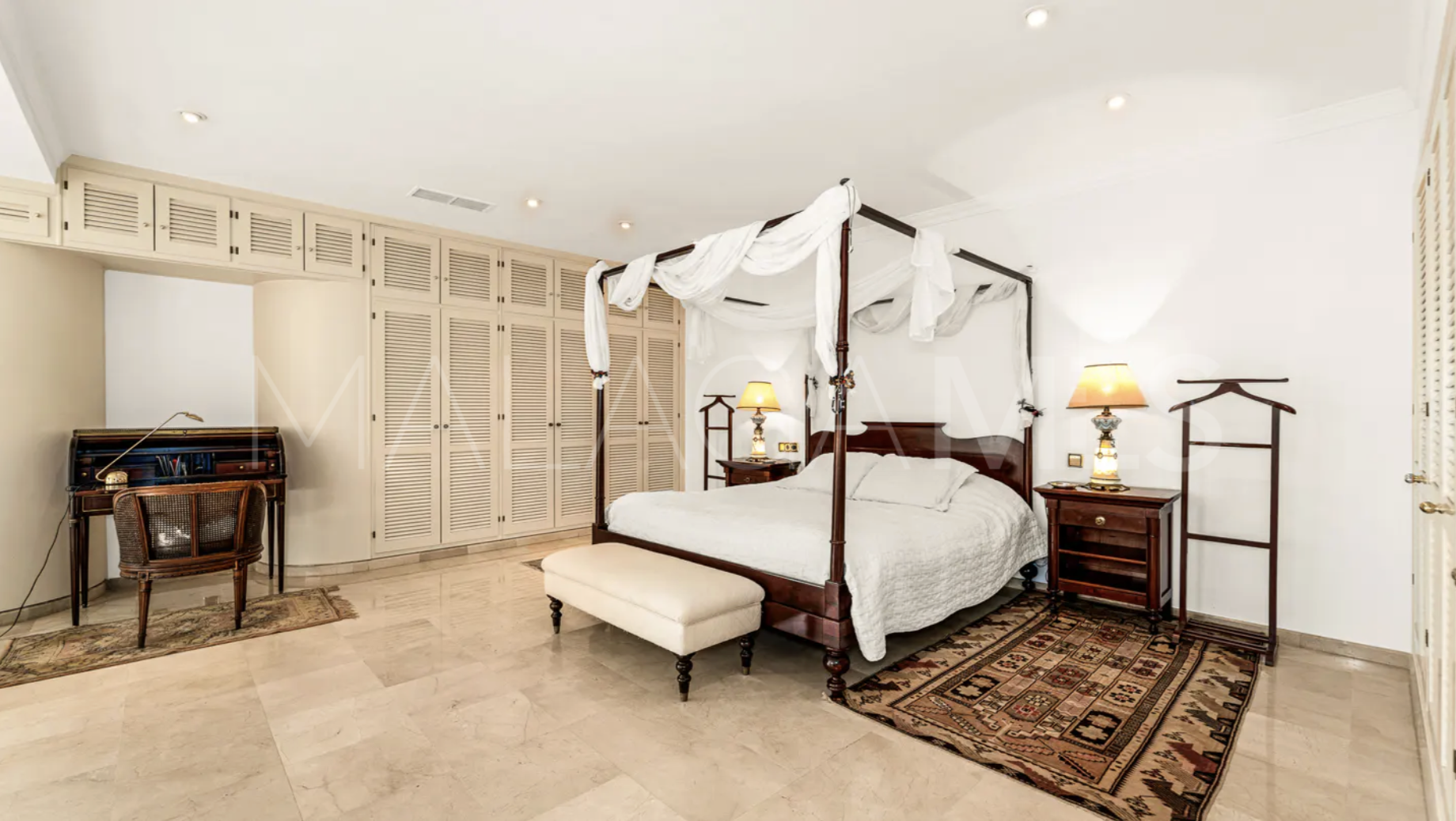 Villa for sale in Los Monteros Playa