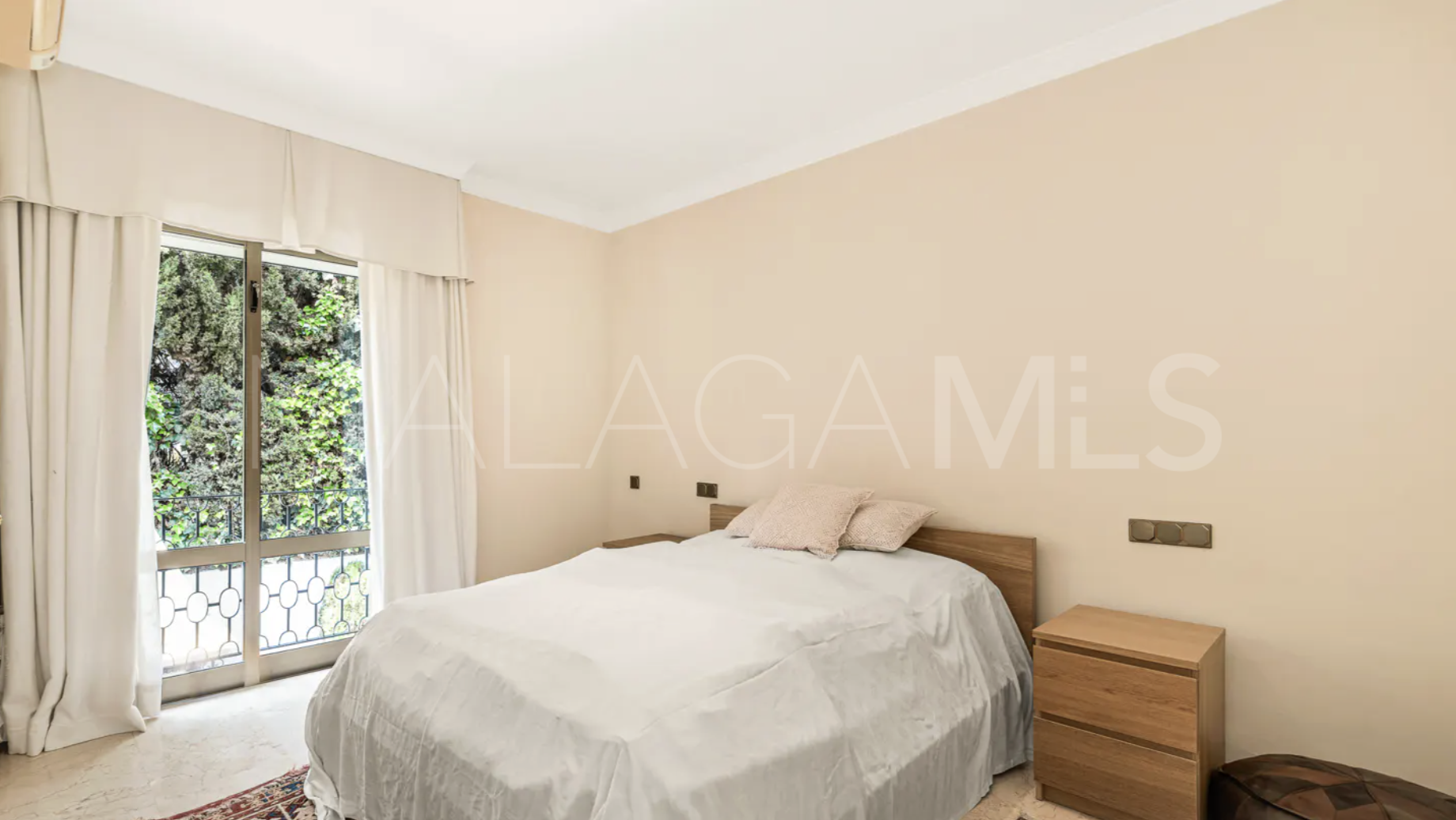 Villa for sale in Los Monteros Playa