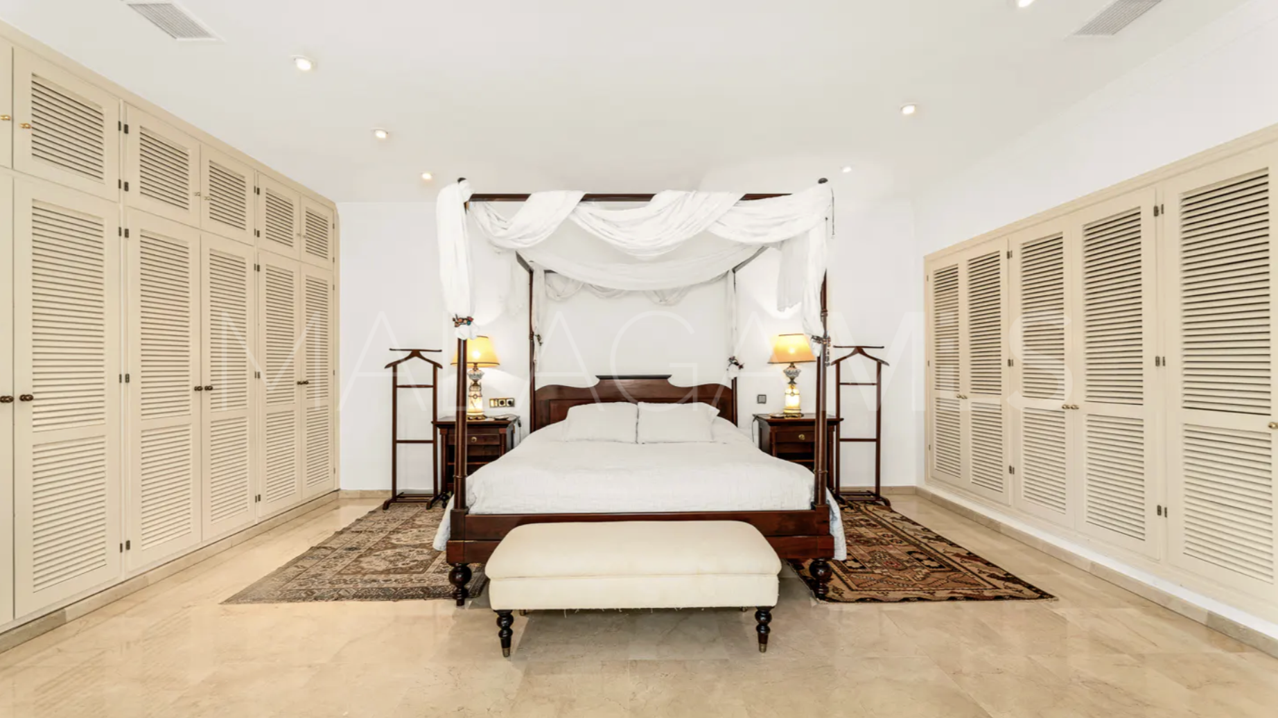 Villa for sale in Los Monteros Playa