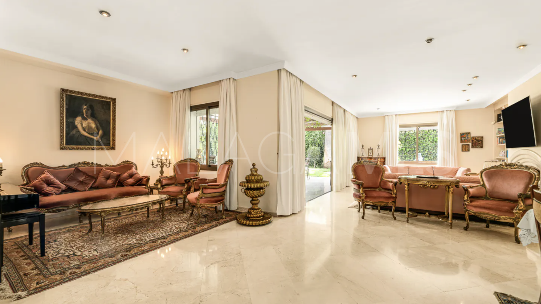 Villa for sale in Los Monteros Playa