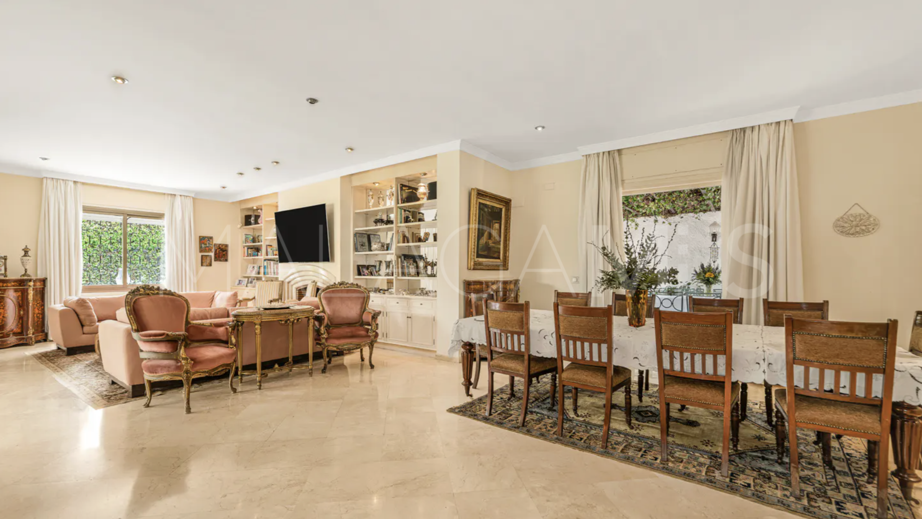 Villa for sale in Los Monteros Playa